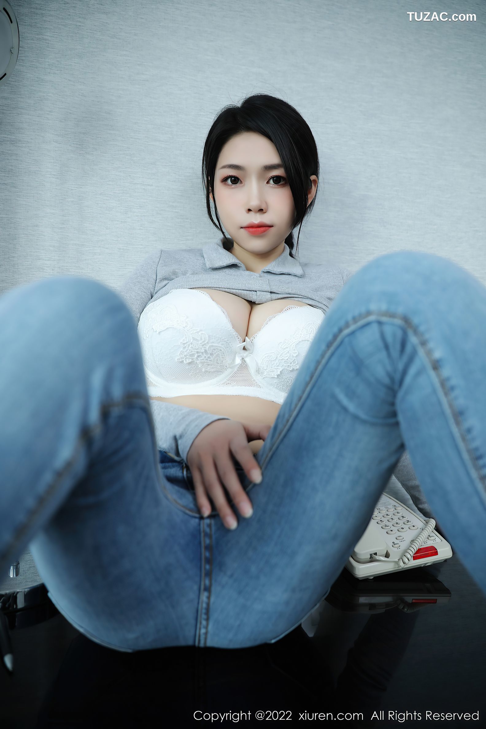 XiuRen秀人网-4711-娜娜子呀-性感白色蕾丝内衣肉丝裤袜-2022.03.14