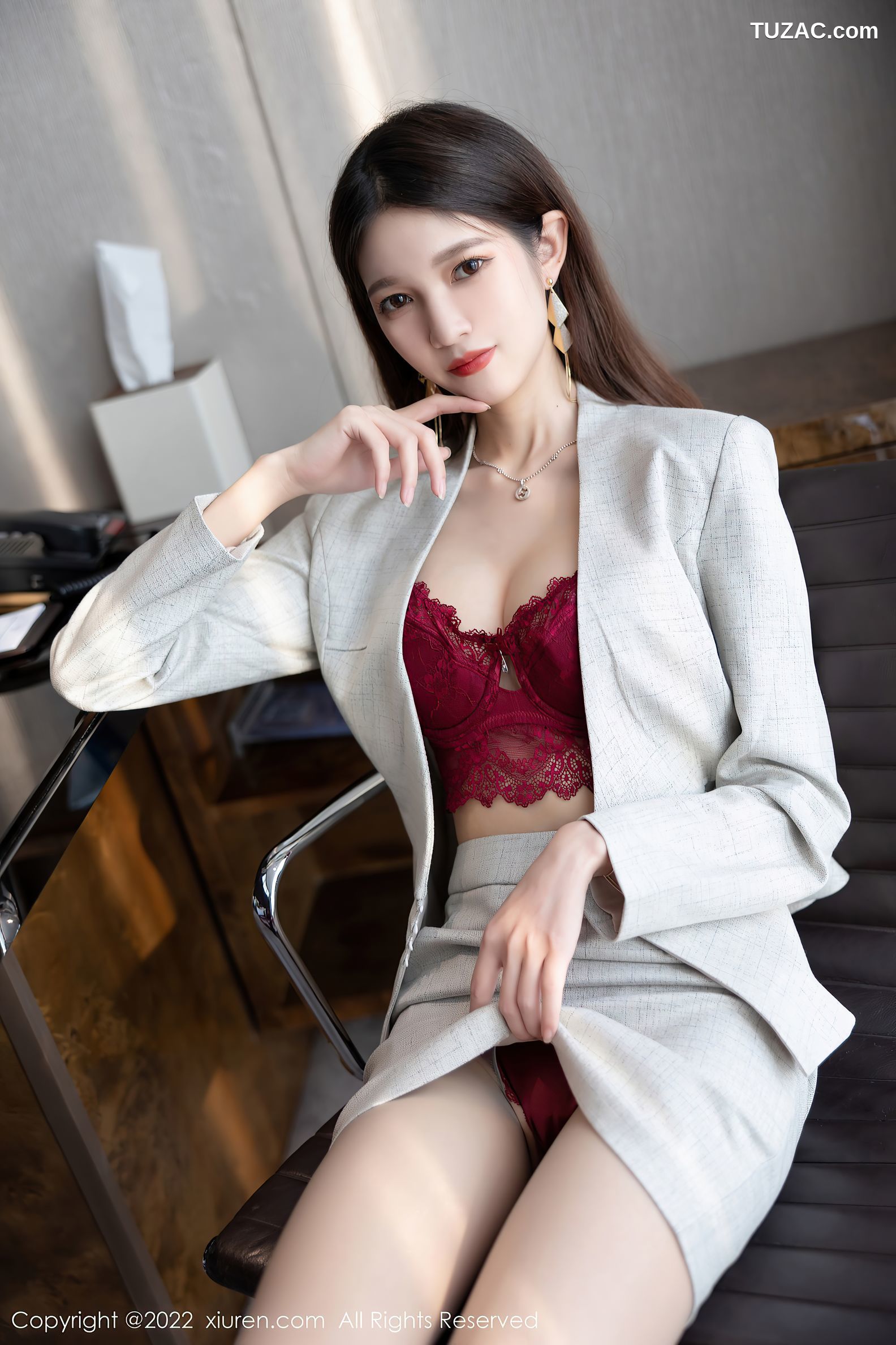 XiuRen秀人网-4713-程程程-制服套装暗红色蕾丝内衣超薄肉丝-2022.03.14