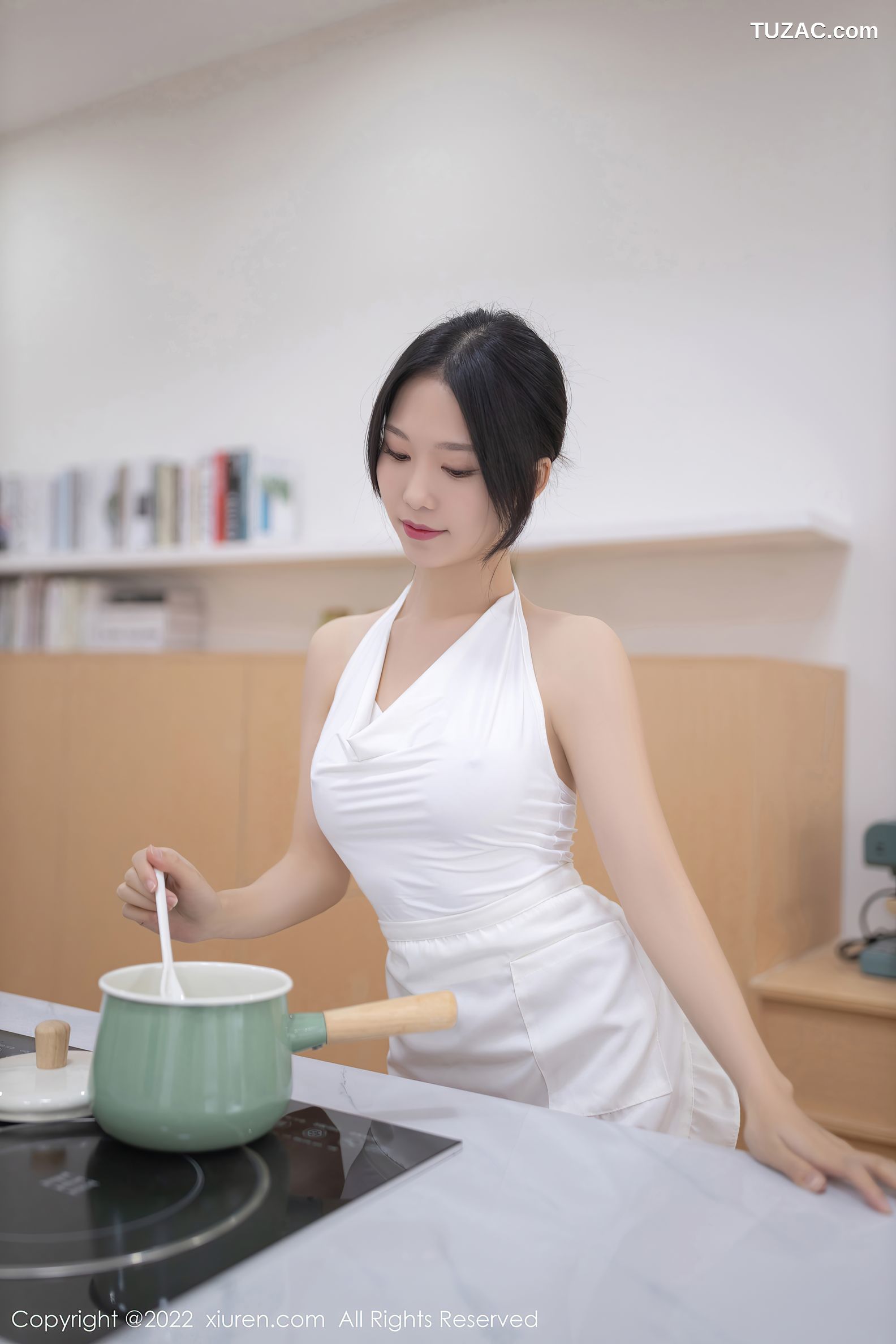 XiuRen秀人网-4861-利世-厨娘主题拍摄性感白色服饰肉丝-2022.04.13