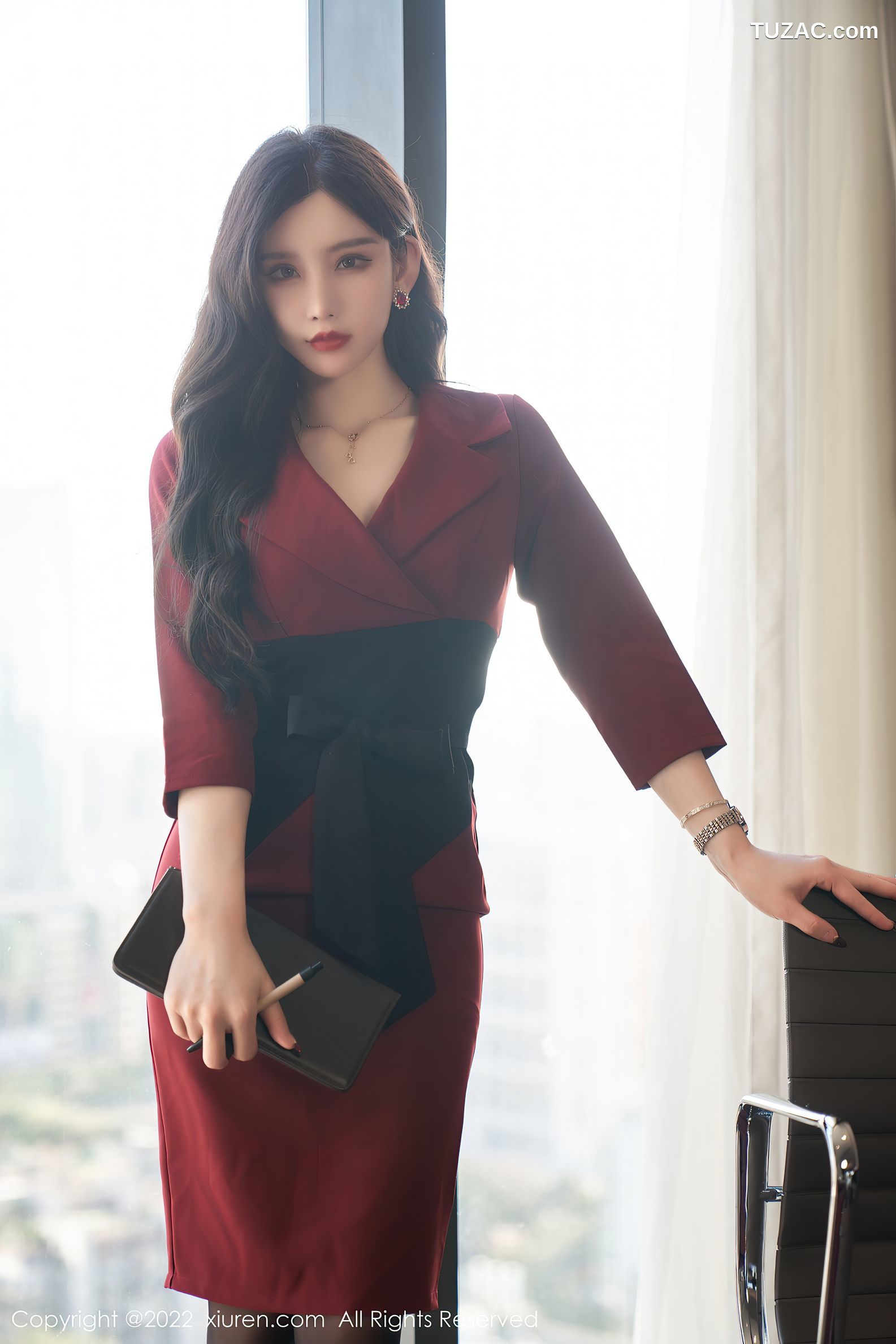 XiuRen秀人网-4877-周于希Sally-红色外衣性感黑色内衣超薄黑丝-2022.04.15