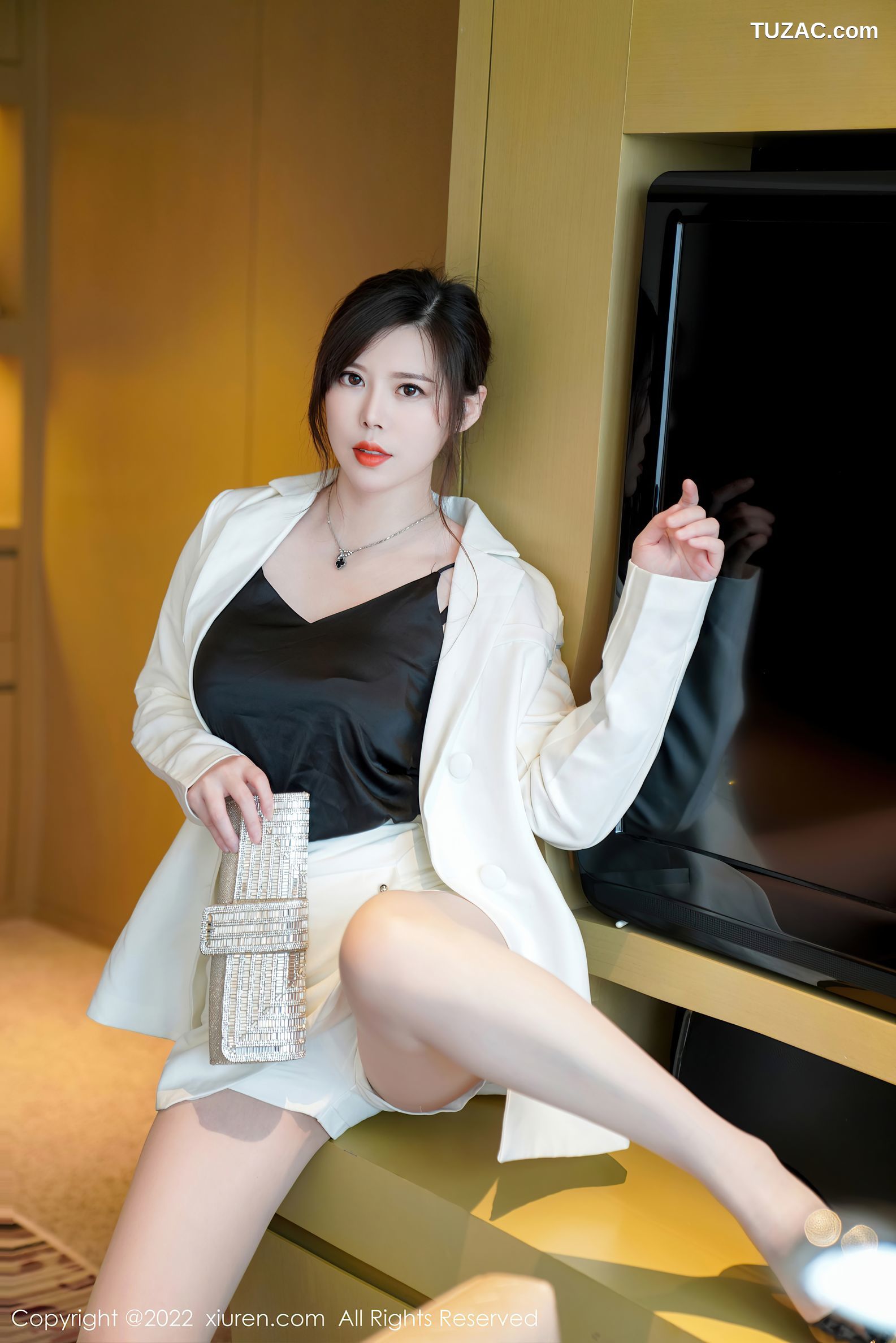 XiuRen秀人网-4885-白茹雪-白色OL套装黑色内衣原色丝袜-2022.04.19