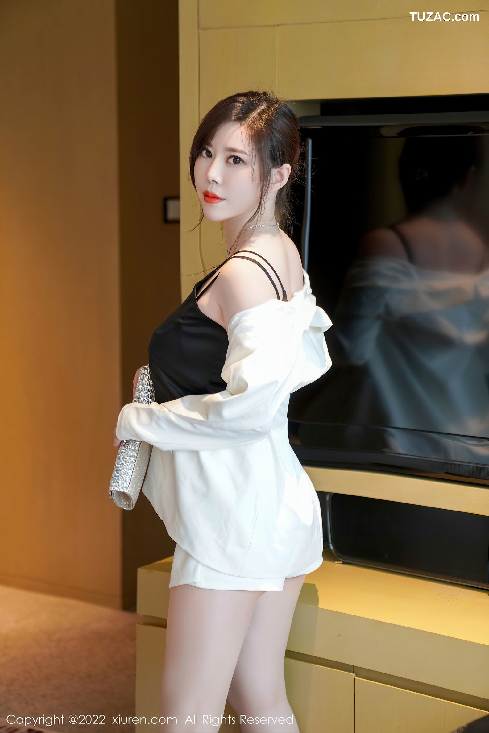 XiuRen秀人网-4885-白茹雪-白色OL套装黑色内衣原色丝袜-2022.04.19