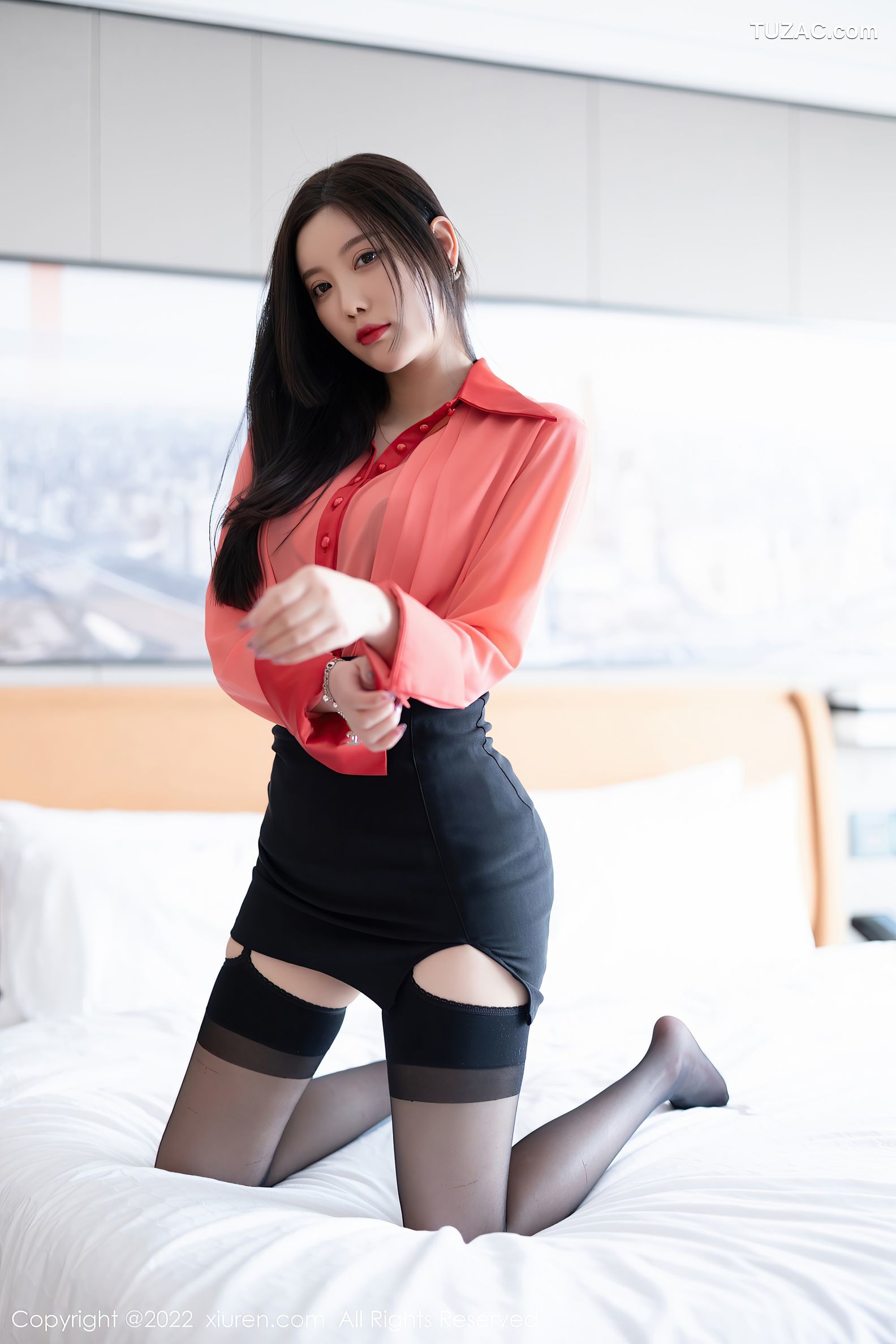 XiuRen秀人网-4928-杨晨晨Yome-红色衬衣黑短裙黑丝吊带袜-2022.04.26