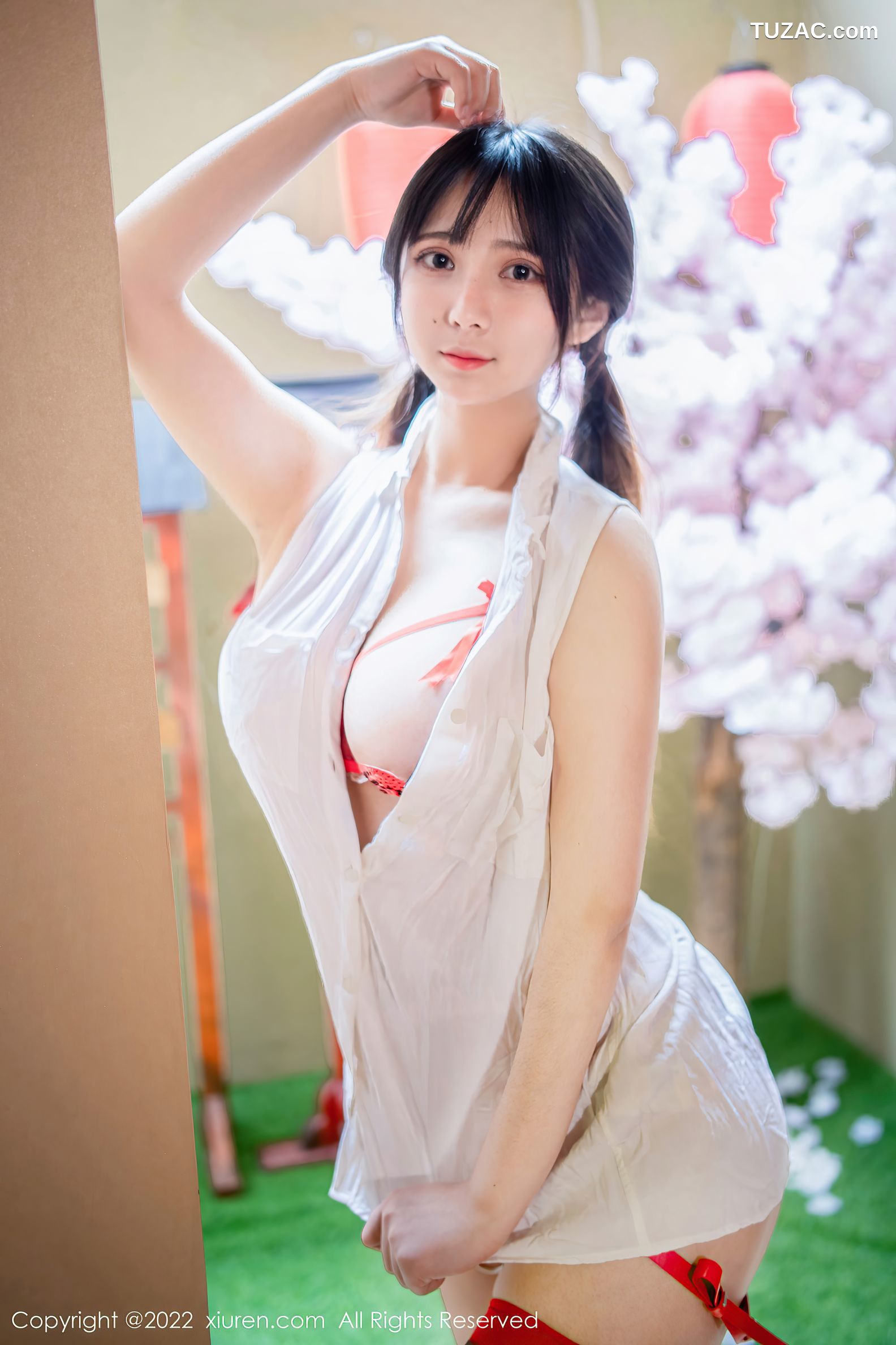 XiuRen秀人网-4930-久久Aimee-白上衣红色带子情趣装-2022.04.27