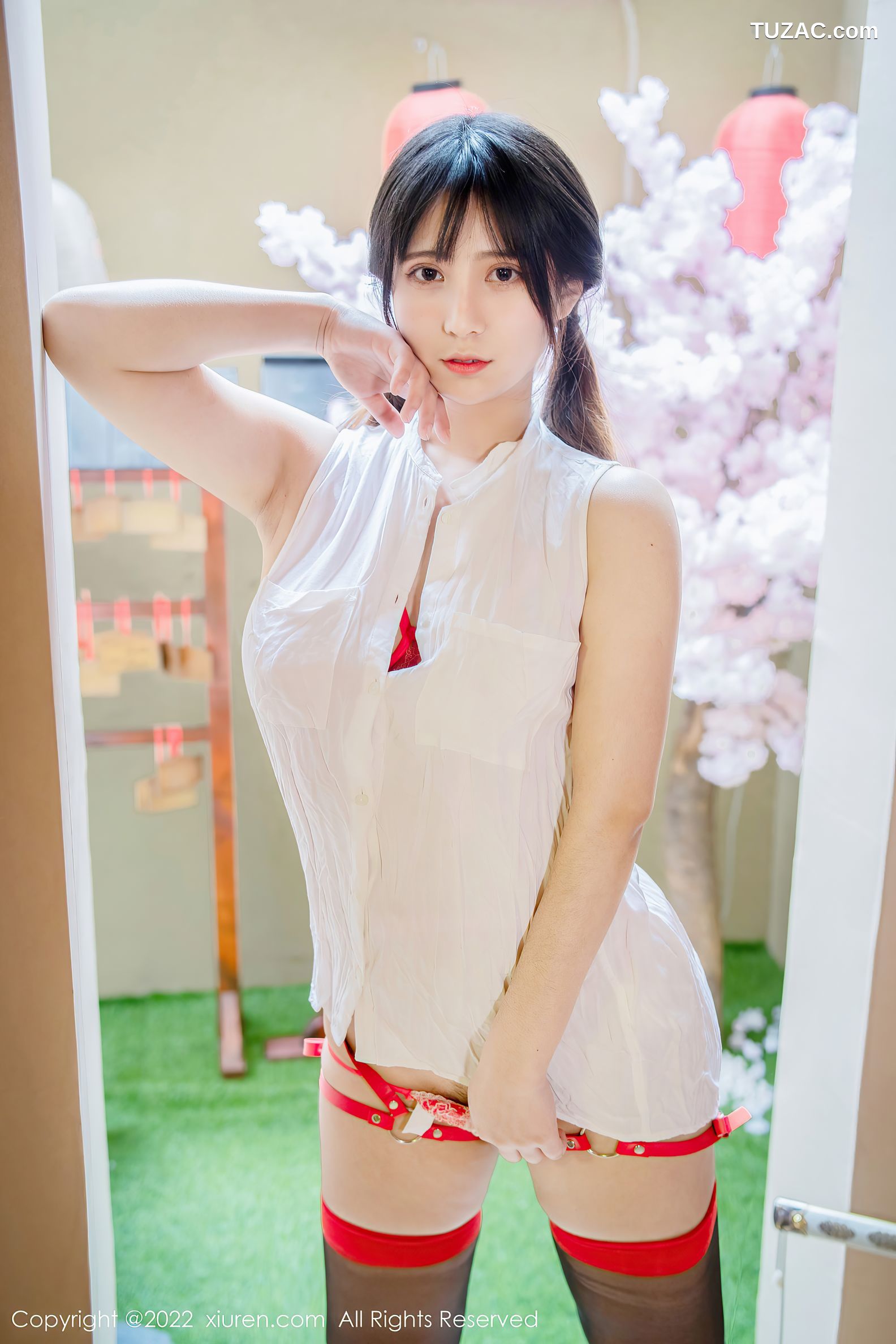 XiuRen秀人网-4930-久久Aimee-白上衣红色带子情趣装-2022.04.27