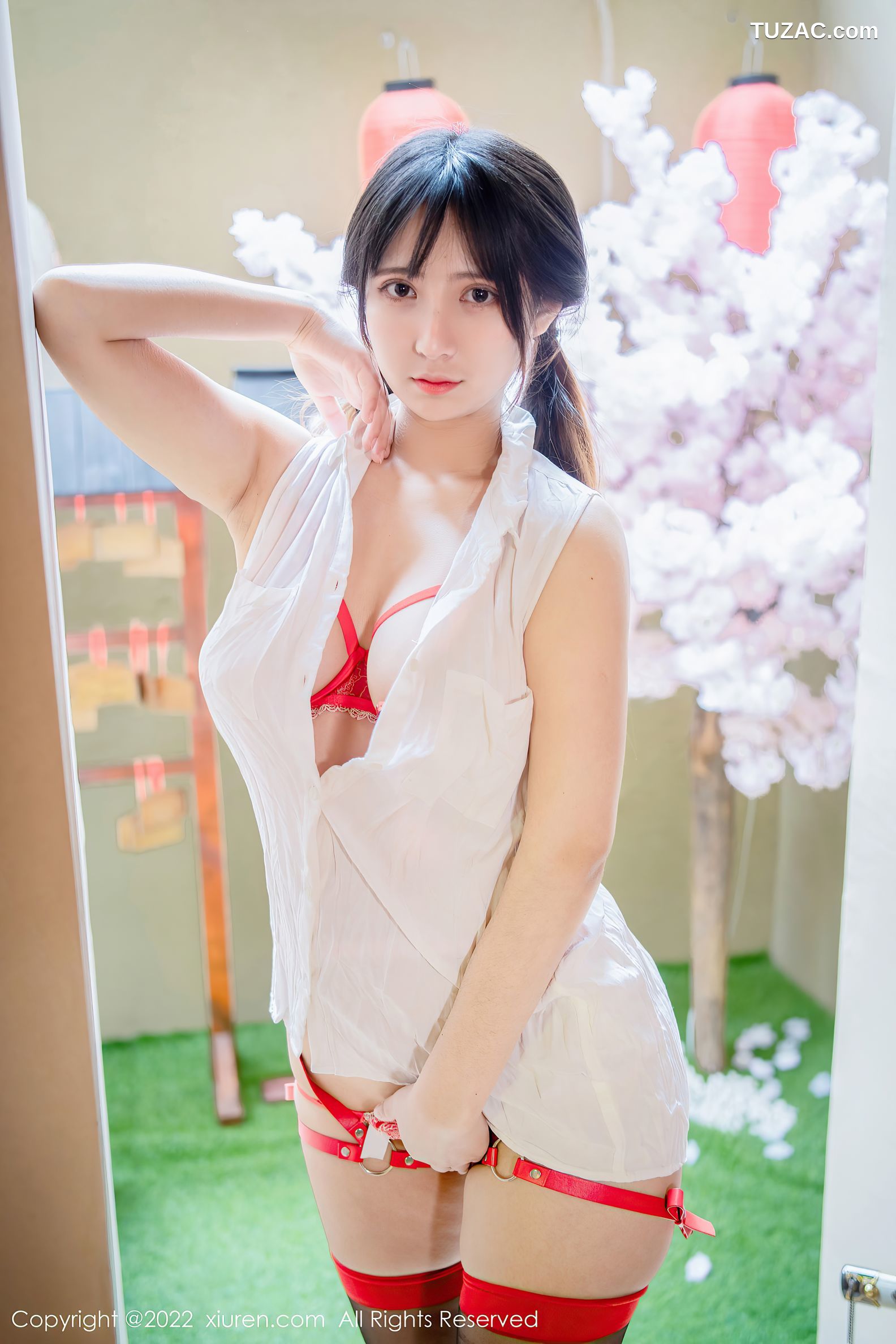 XiuRen秀人网-4930-久久Aimee-白上衣红色带子情趣装-2022.04.27