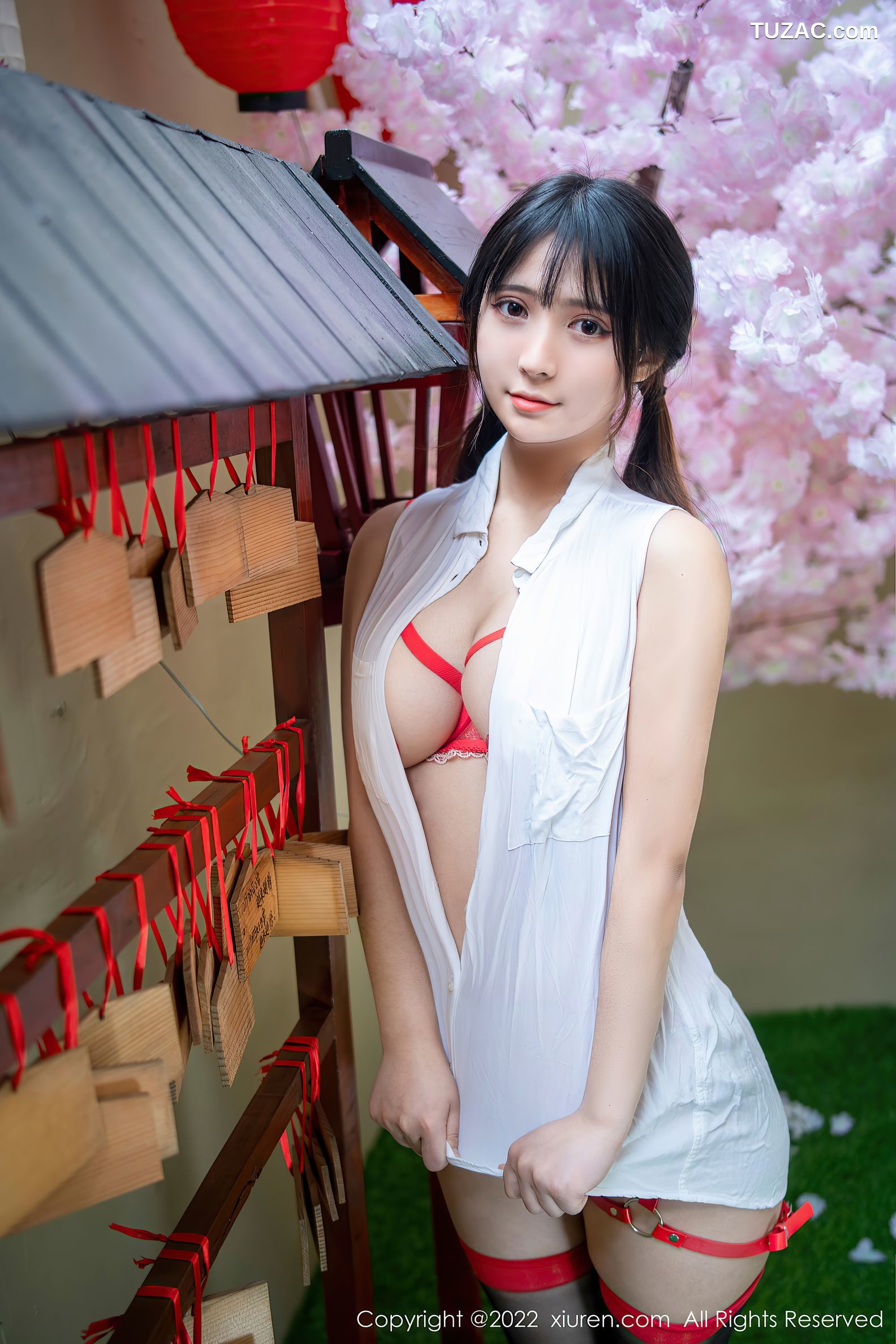 XiuRen秀人网-4930-久久Aimee-白上衣红色带子情趣装-2022.04.27
