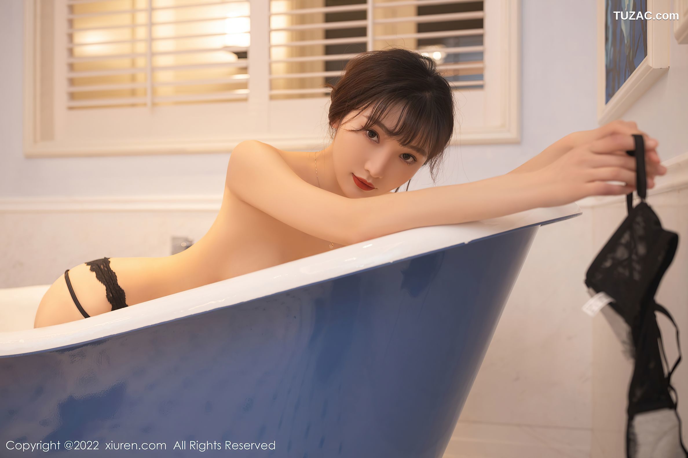 XiuRen秀人网-4935-陆萱萱-珠三角旅拍咖啡色上衣黑短裙蕾丝内衣-2022.04.27