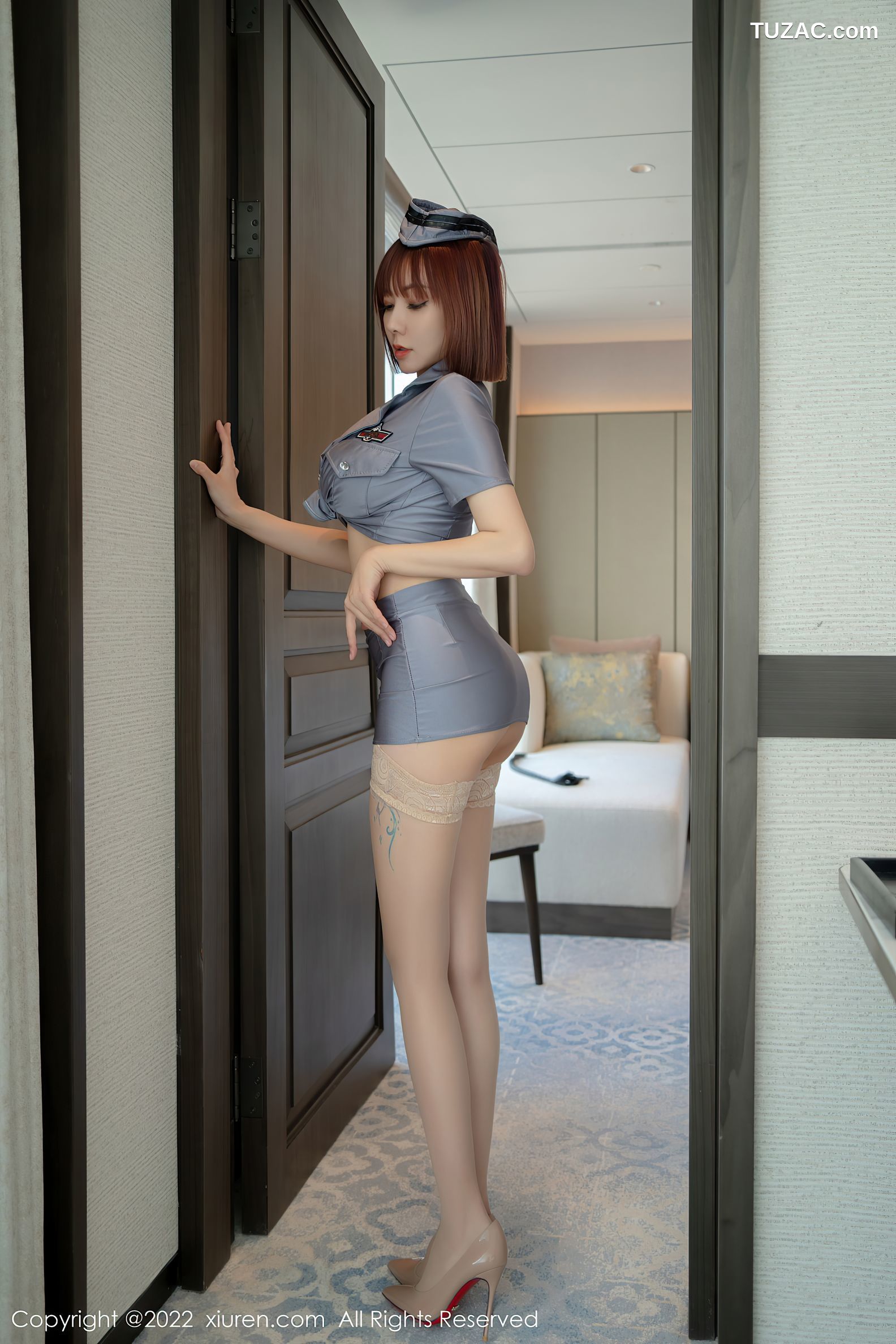 XiuRen秀人网-4990-果儿Victoria-西双版纳旅拍性感灰色制服-2022.05.11