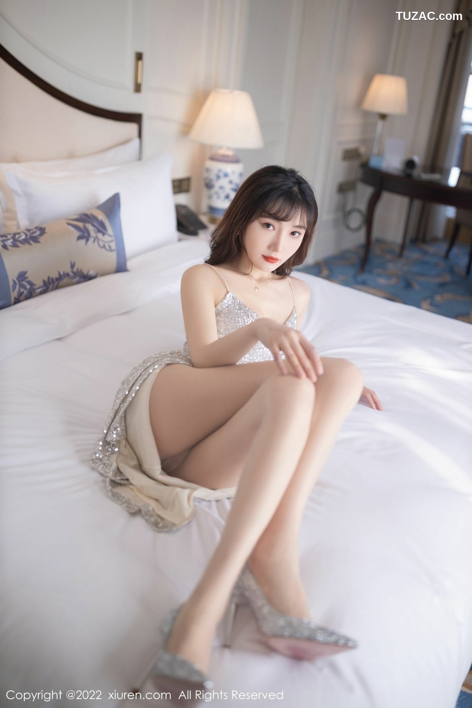 XiuRen-No.5003-陆萱萱-银灰吊带裙肉丝