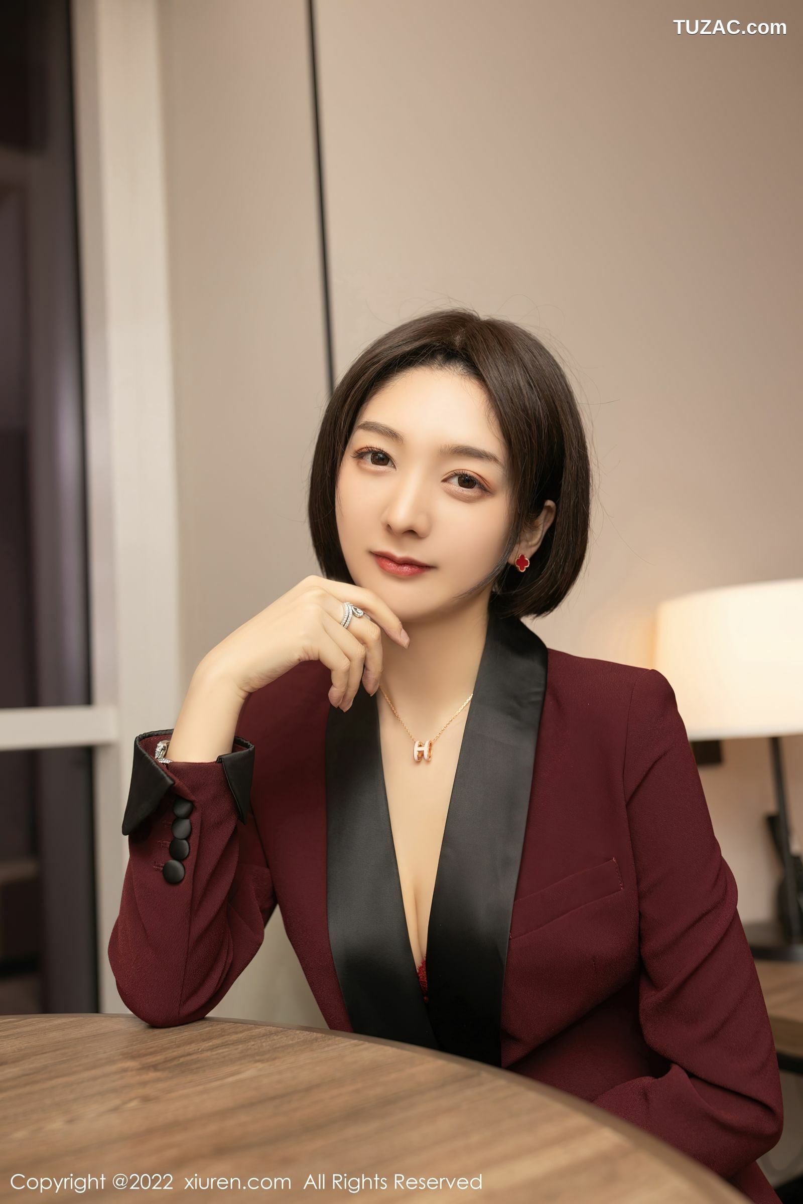 XiuRen-No.5111-小热巴-Angela00-女上司红色职业装蕾丝肉丝