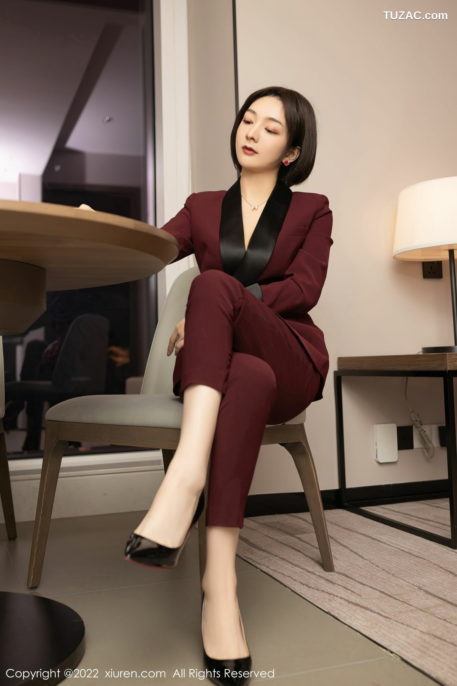 XiuRen-No.5111-小热巴-Angela00-女上司红色职业装蕾丝肉丝