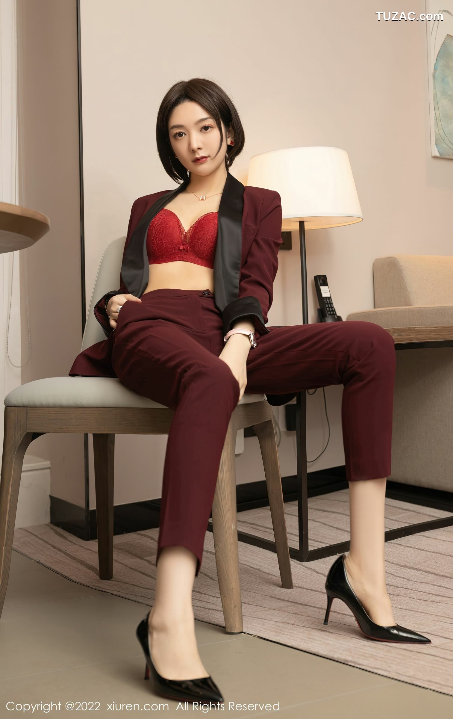 XiuRen-No.5111-小热巴-Angela00-女上司红色职业装蕾丝肉丝