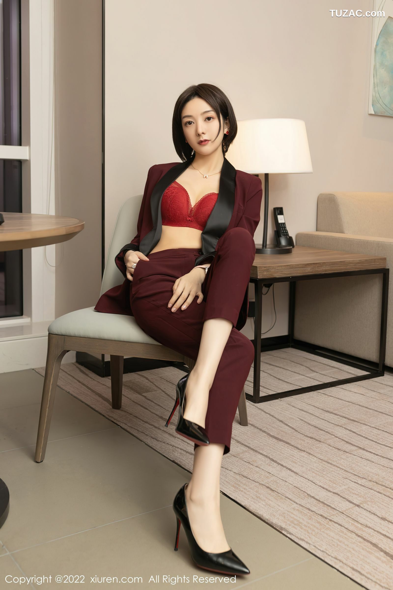 XiuRen-No.5111-小热巴-Angela00-女上司红色职业装蕾丝肉丝