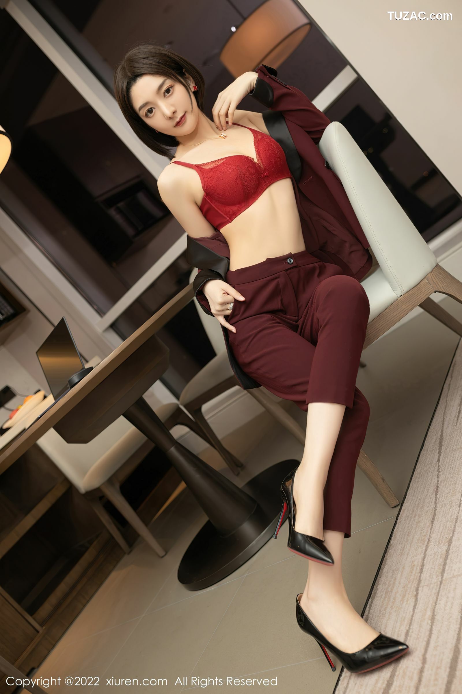 XiuRen-No.5111-小热巴-Angela00-女上司红色职业装蕾丝肉丝