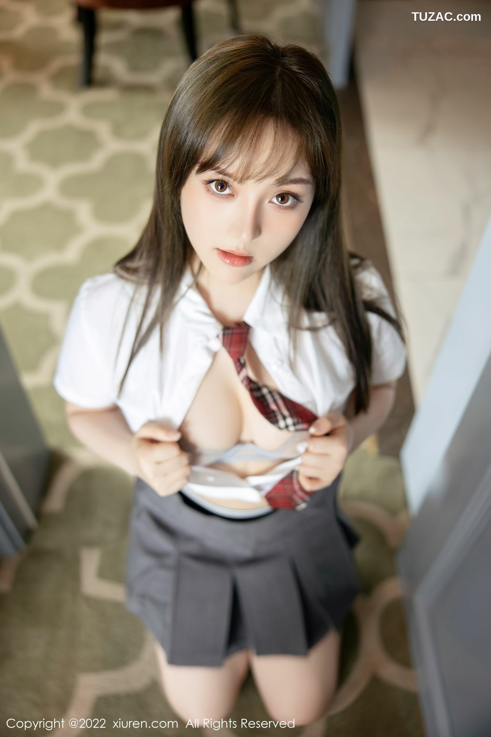XiuRen-No.5143-豆瓣酱-白衬灰短裙学生装黑丝