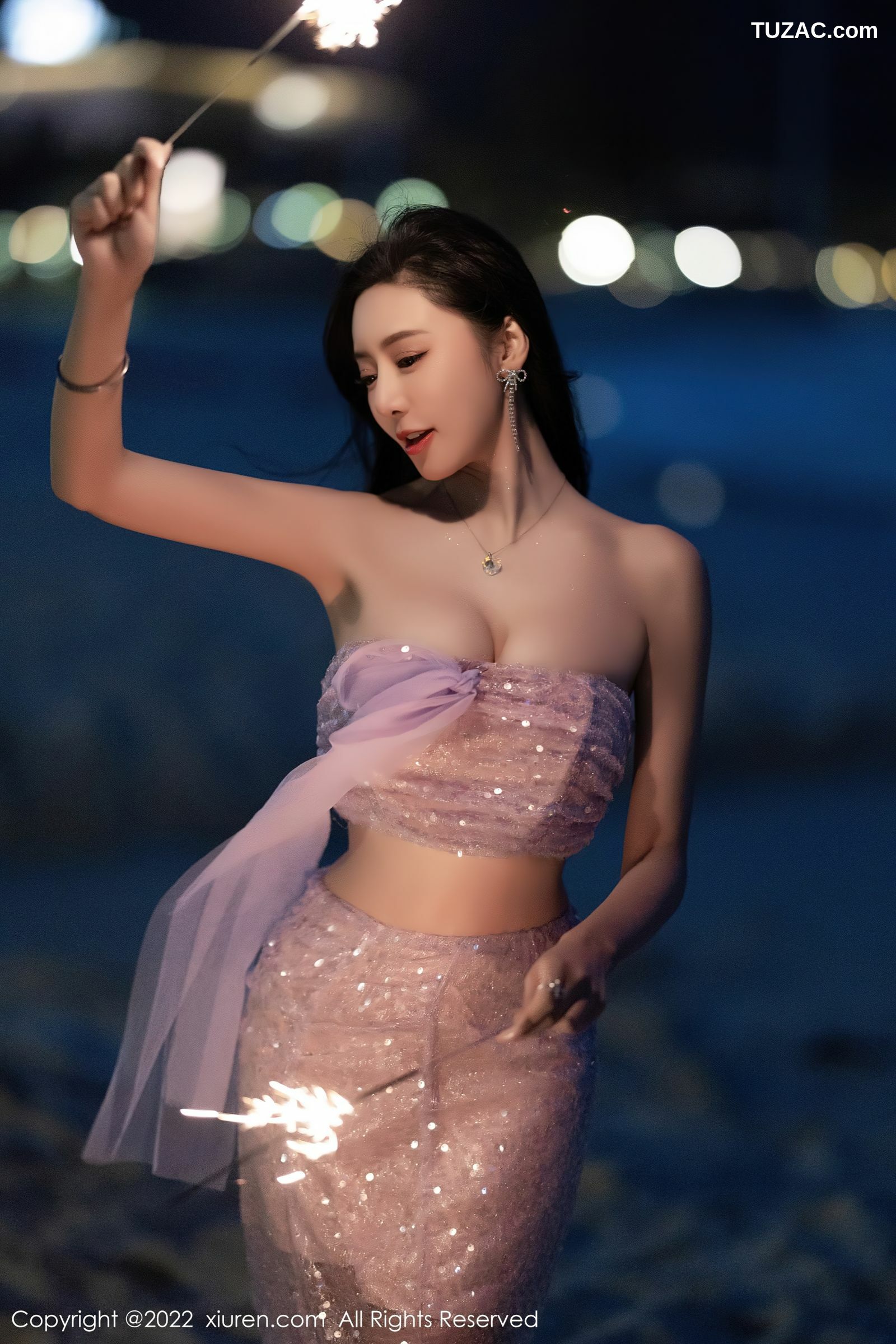 XiuRen-No.5161王馨瑶-淡紫抹胸长纱裙黑丝