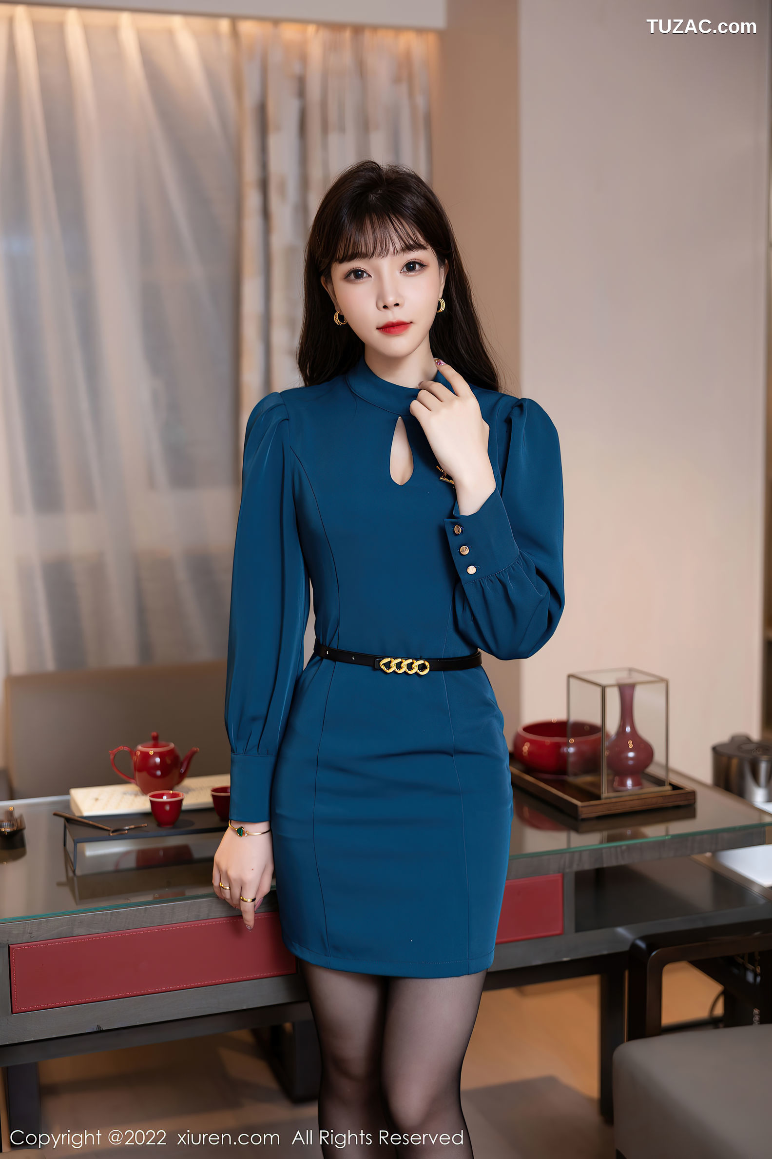 XiuRen-No.5166-芝芝-蓝绿短裙装黑丝