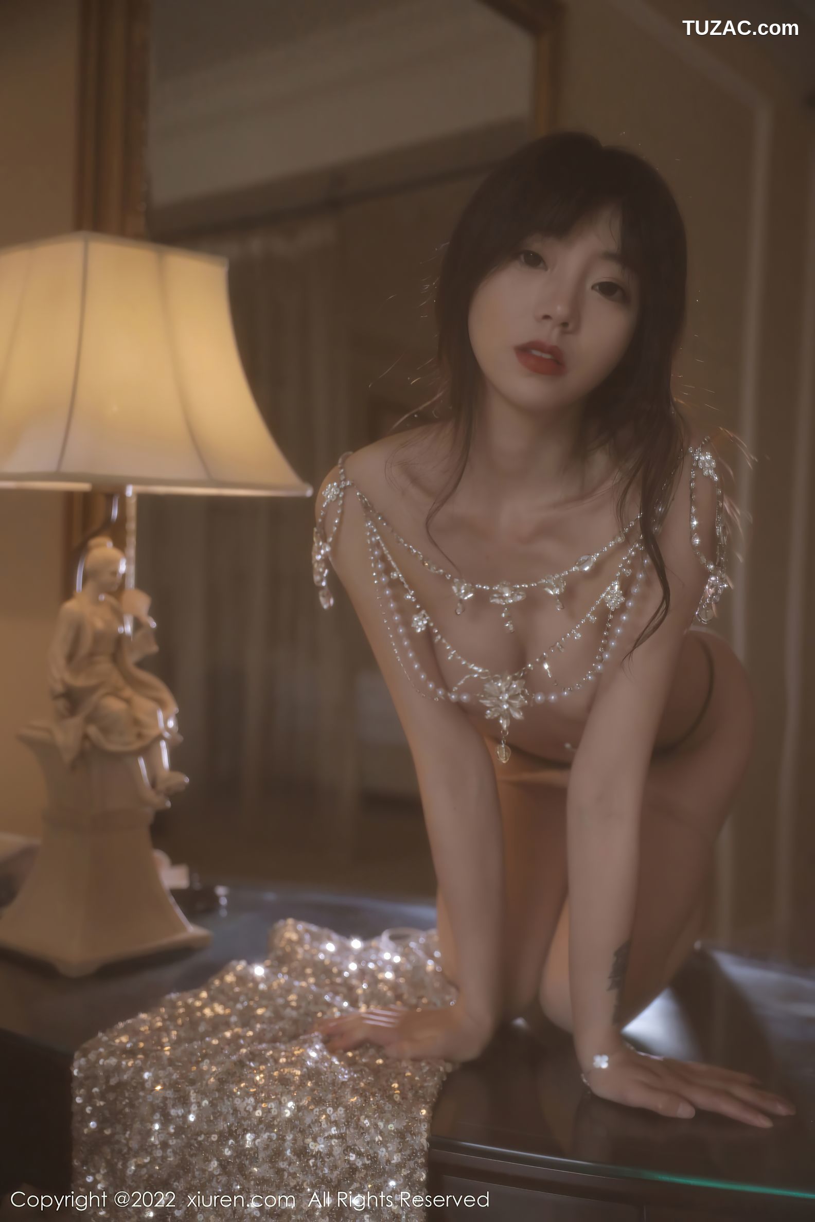 XiuRen-No.5209-佘贝拉-Bella-亮片吊带短裙