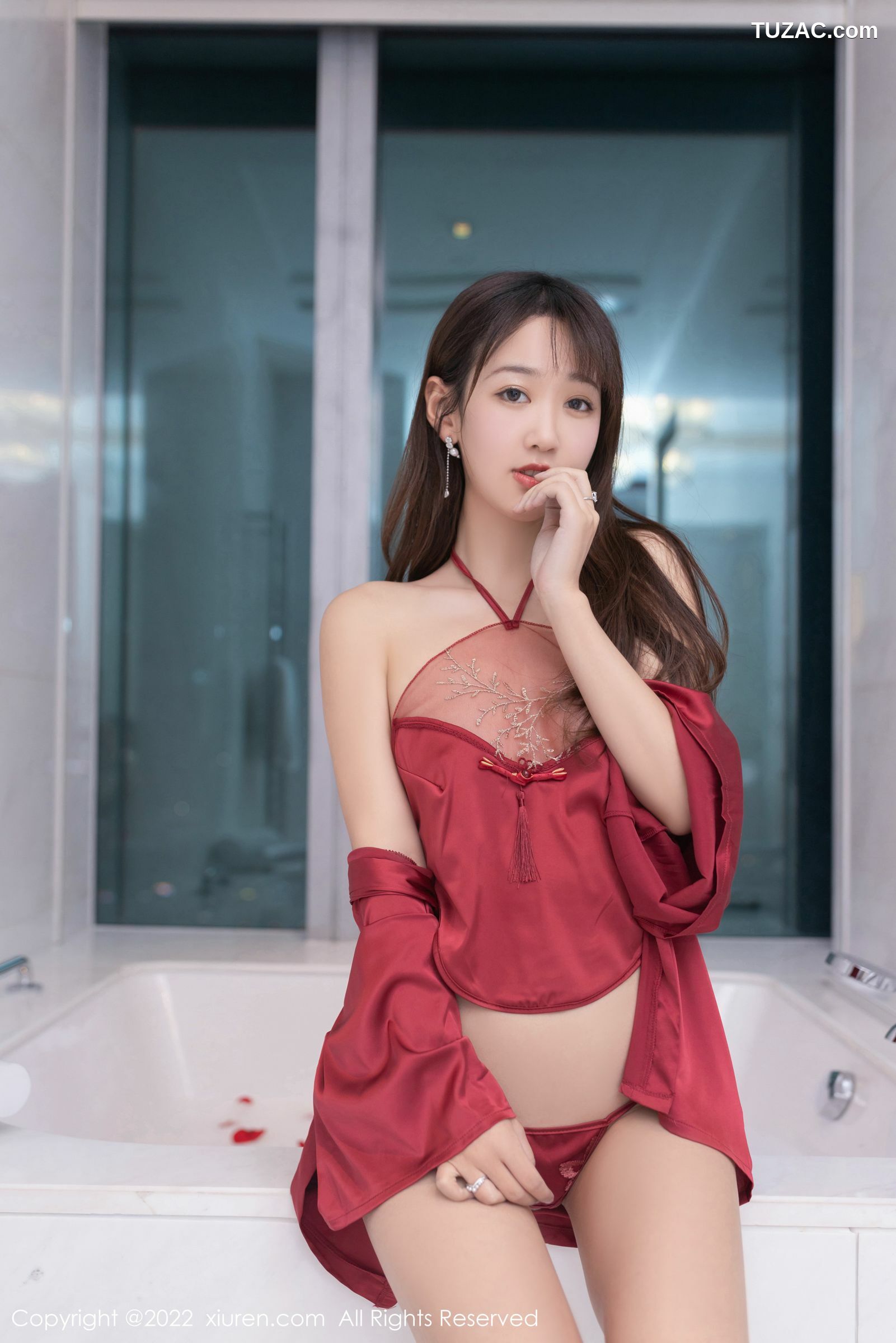 XiuRen-No.5226-唐安琪-红长衫肚兜浴缸