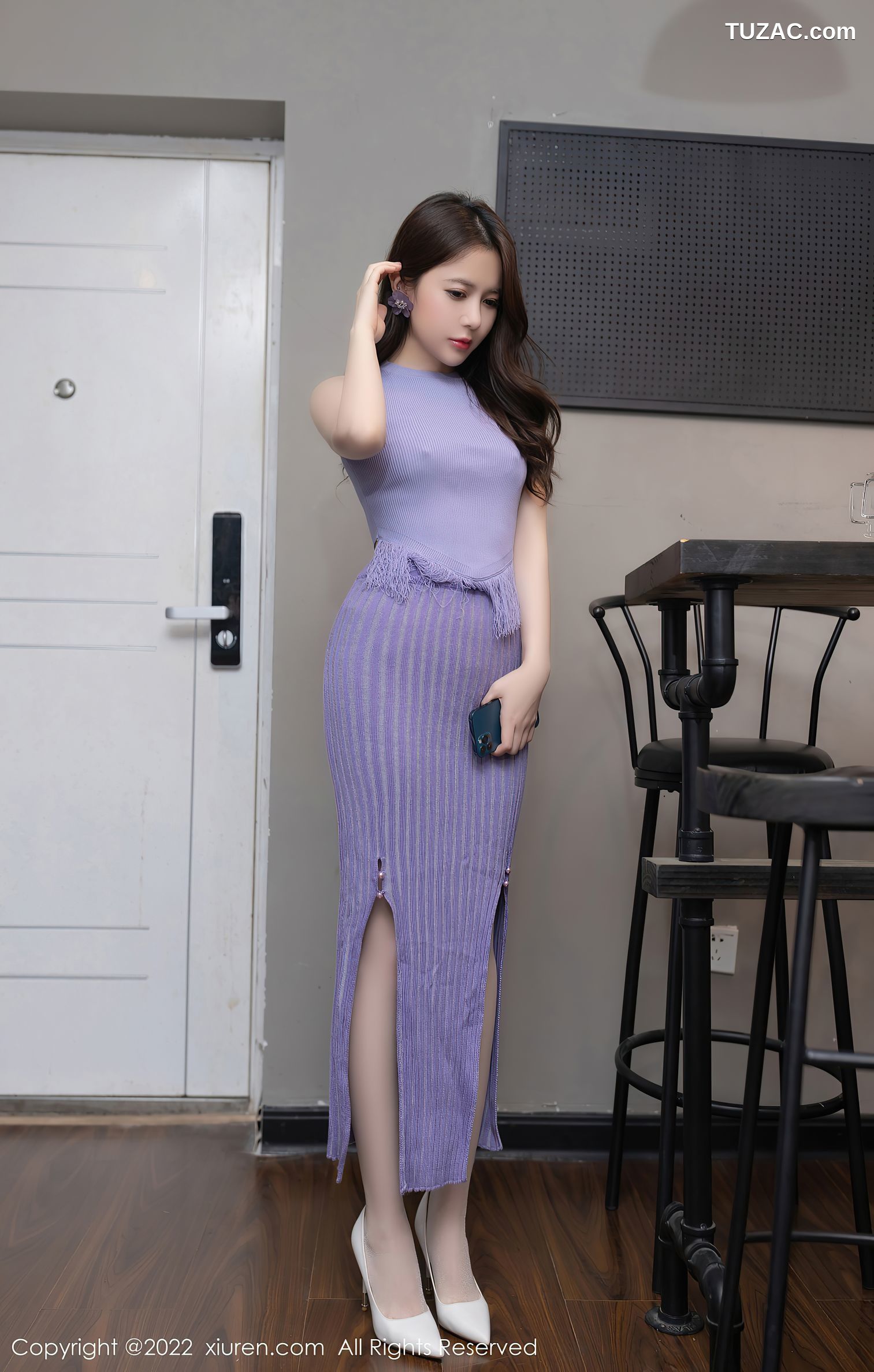 XiuRen-No.5252-鱼子酱-淡紫紧身长裙白蕾丝