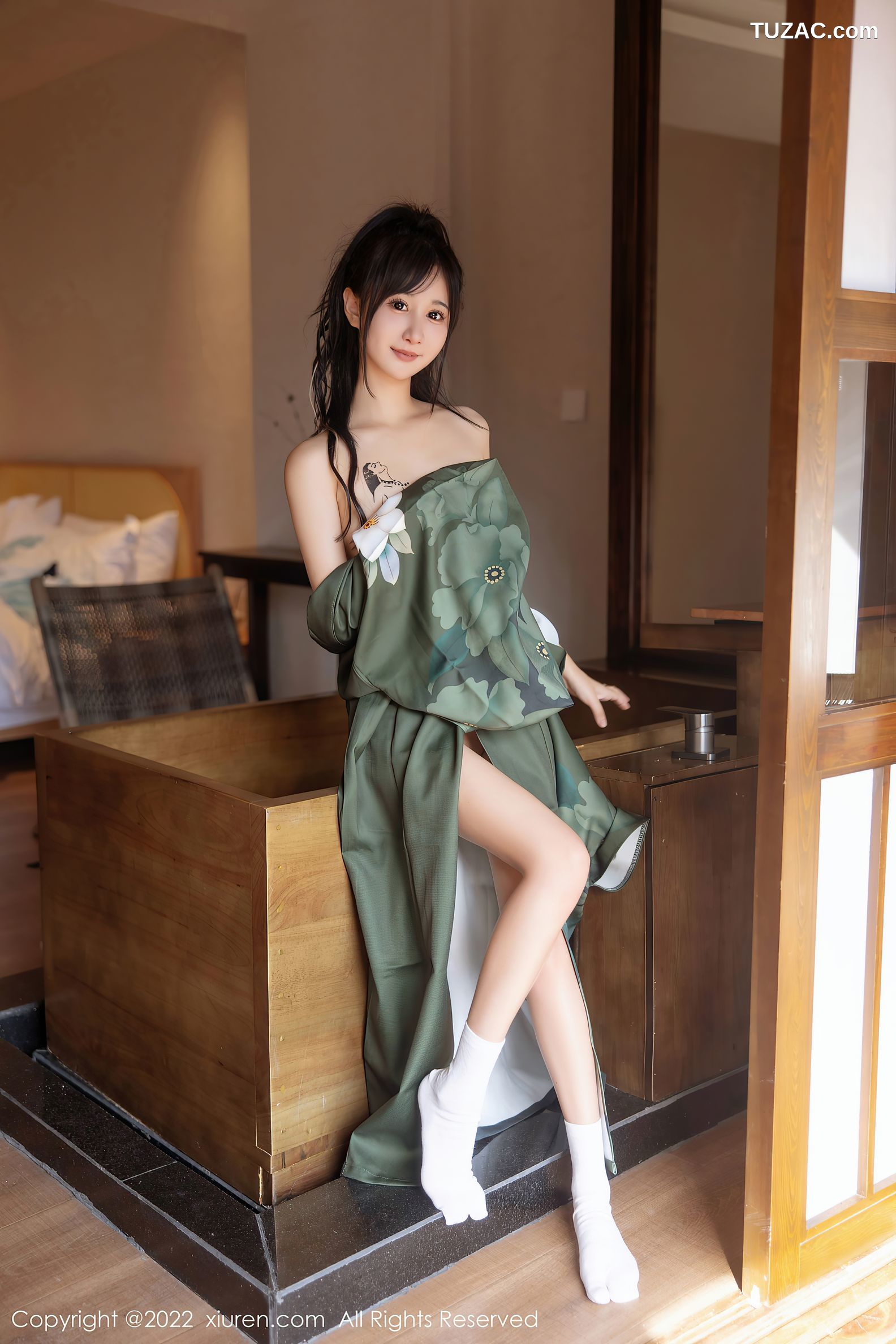 XiuRen-No.5256-小果冻儿-暗绿色和服
