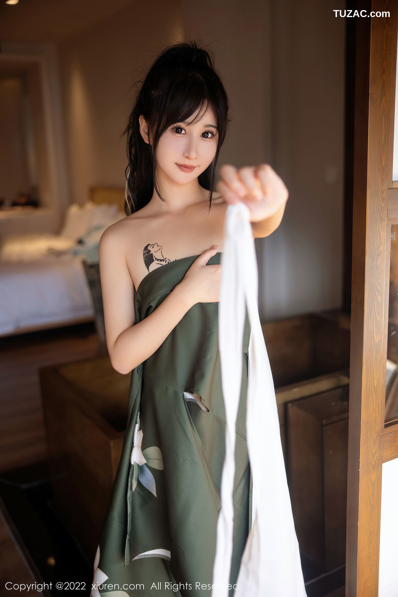 XiuRen-No.5256-小果冻儿-暗绿色和服