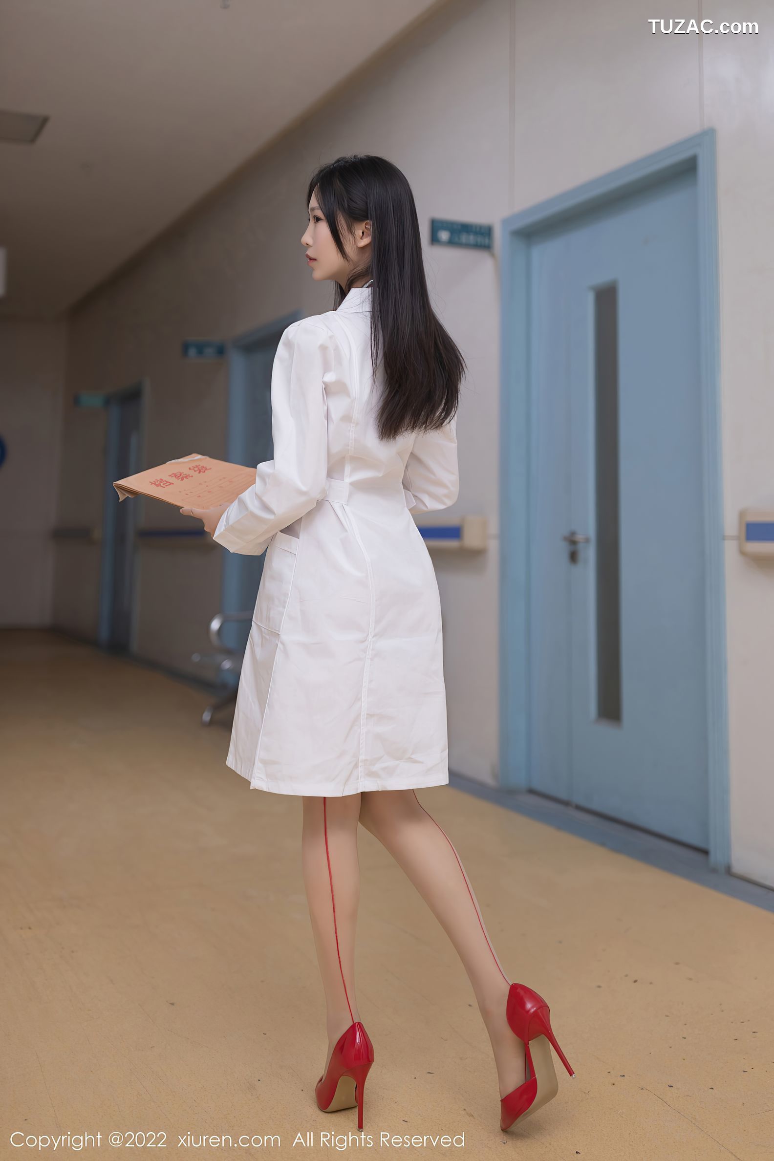 XiuRen-No.5267-利世-白护士服红色蕾丝内衣红丝袜