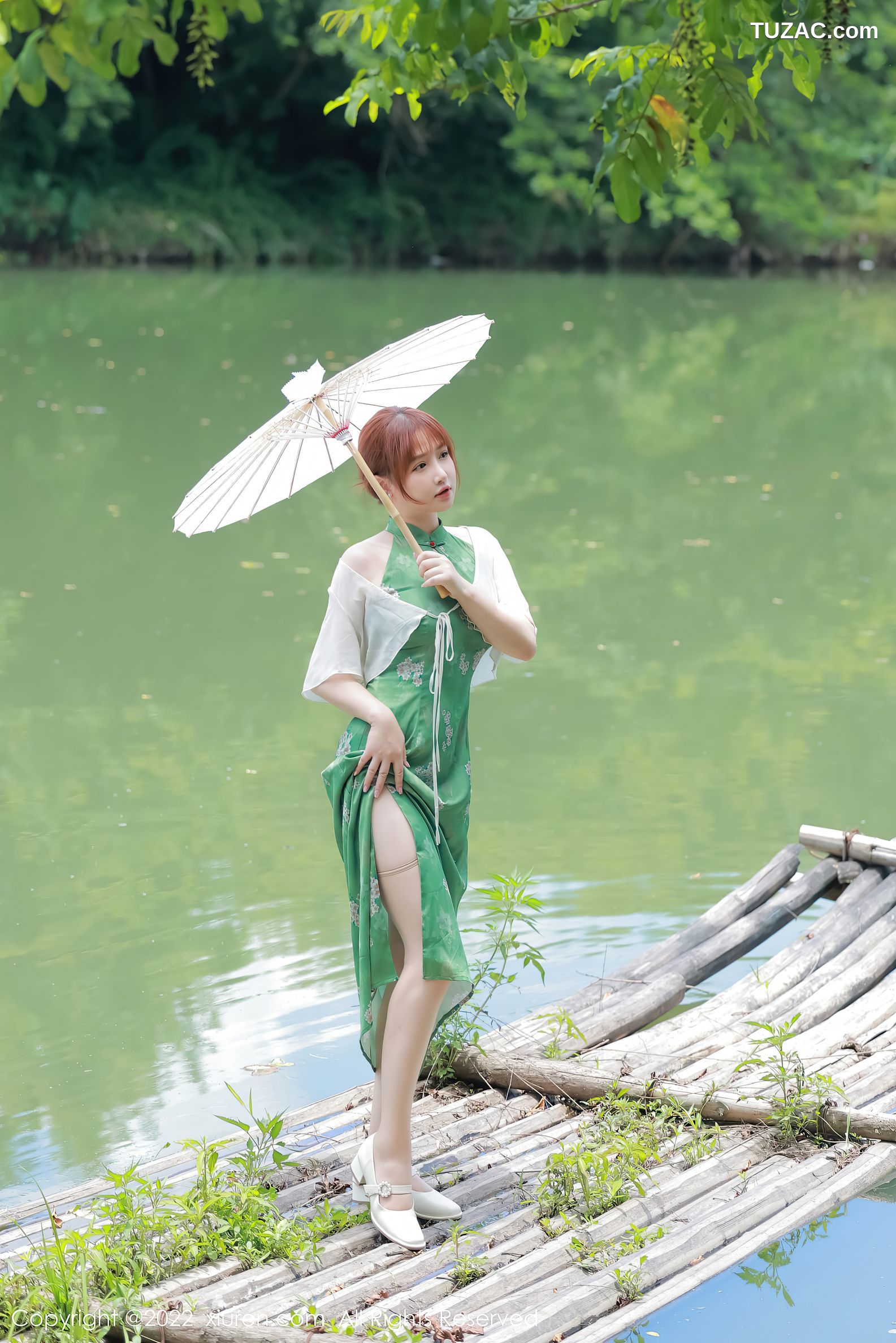 XiuRen-No.5276-养乐多-绿旗袍肉丝湖景