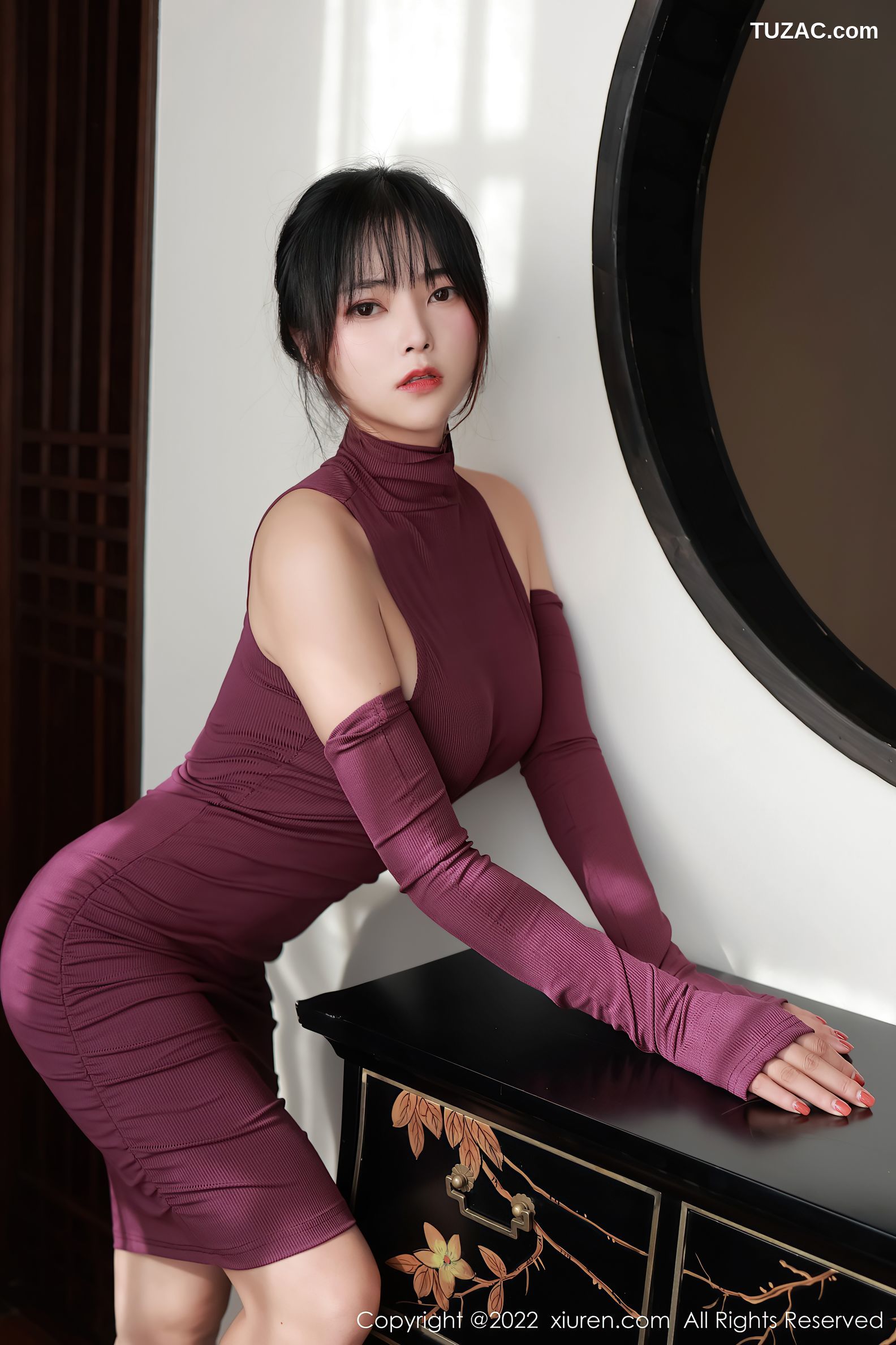 XiuRen-No.5302-奈沐子-紫色连衣短裙