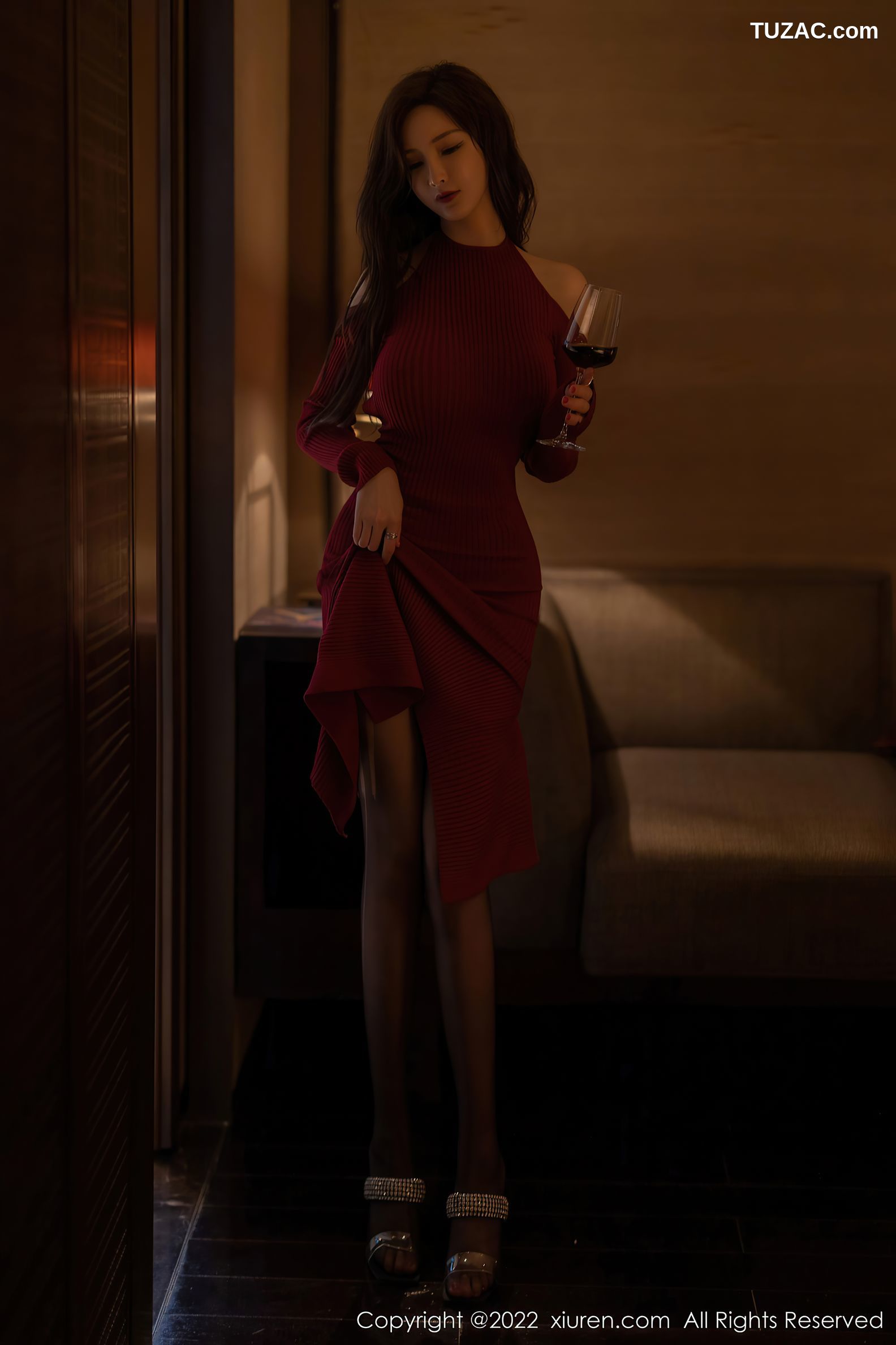 XiuRen-No.5323-奶瓶土肥圆矮挫丑黑穷-酒红长裙