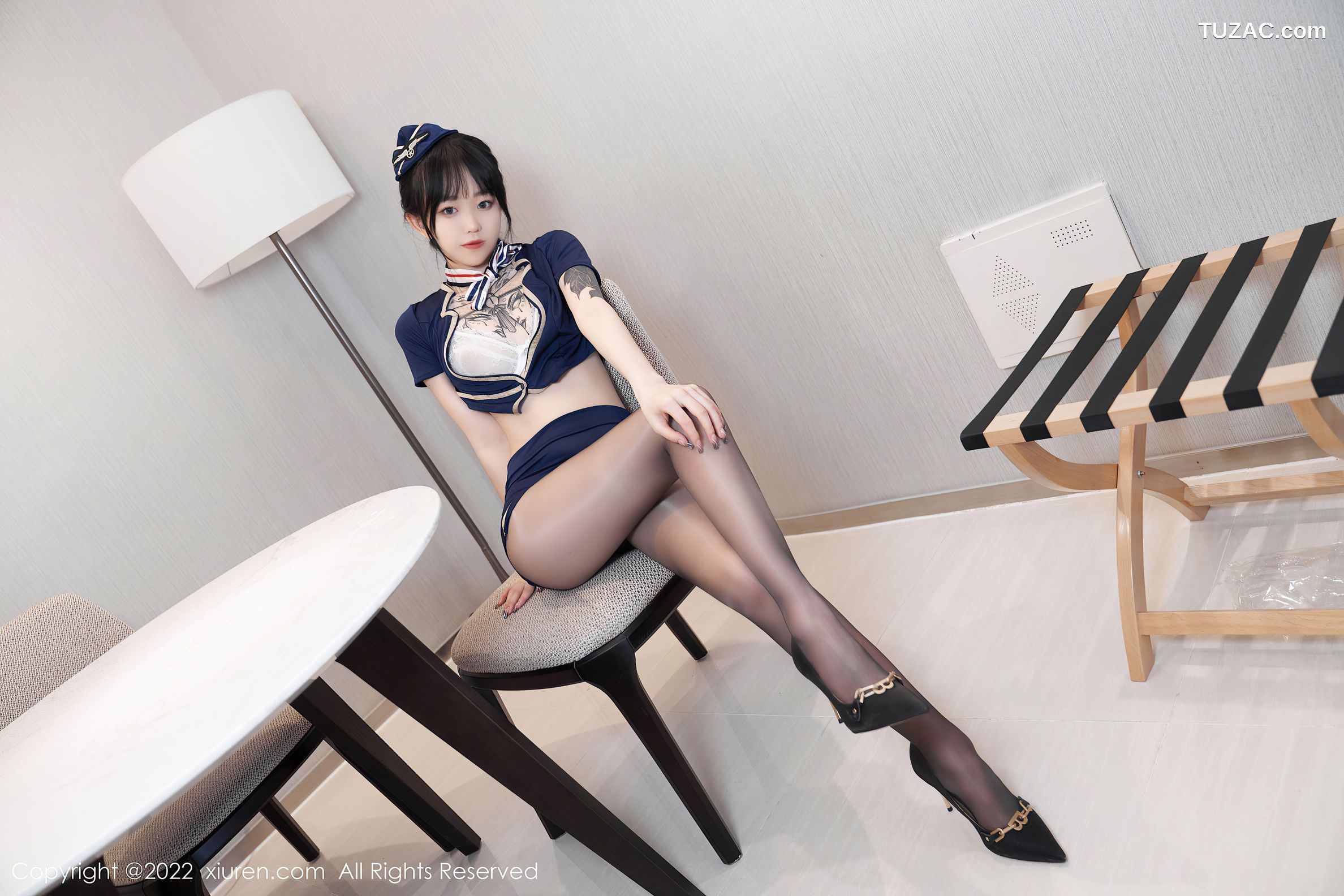 XiuRen-No.5352-奶瓶-蓝空姐短衫裙白蕾丝黑丝