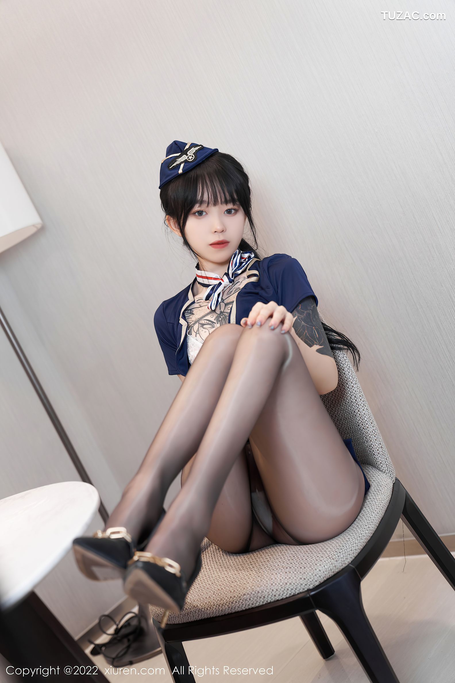 XiuRen-No.5352-奶瓶-蓝空姐短衫裙白蕾丝黑丝