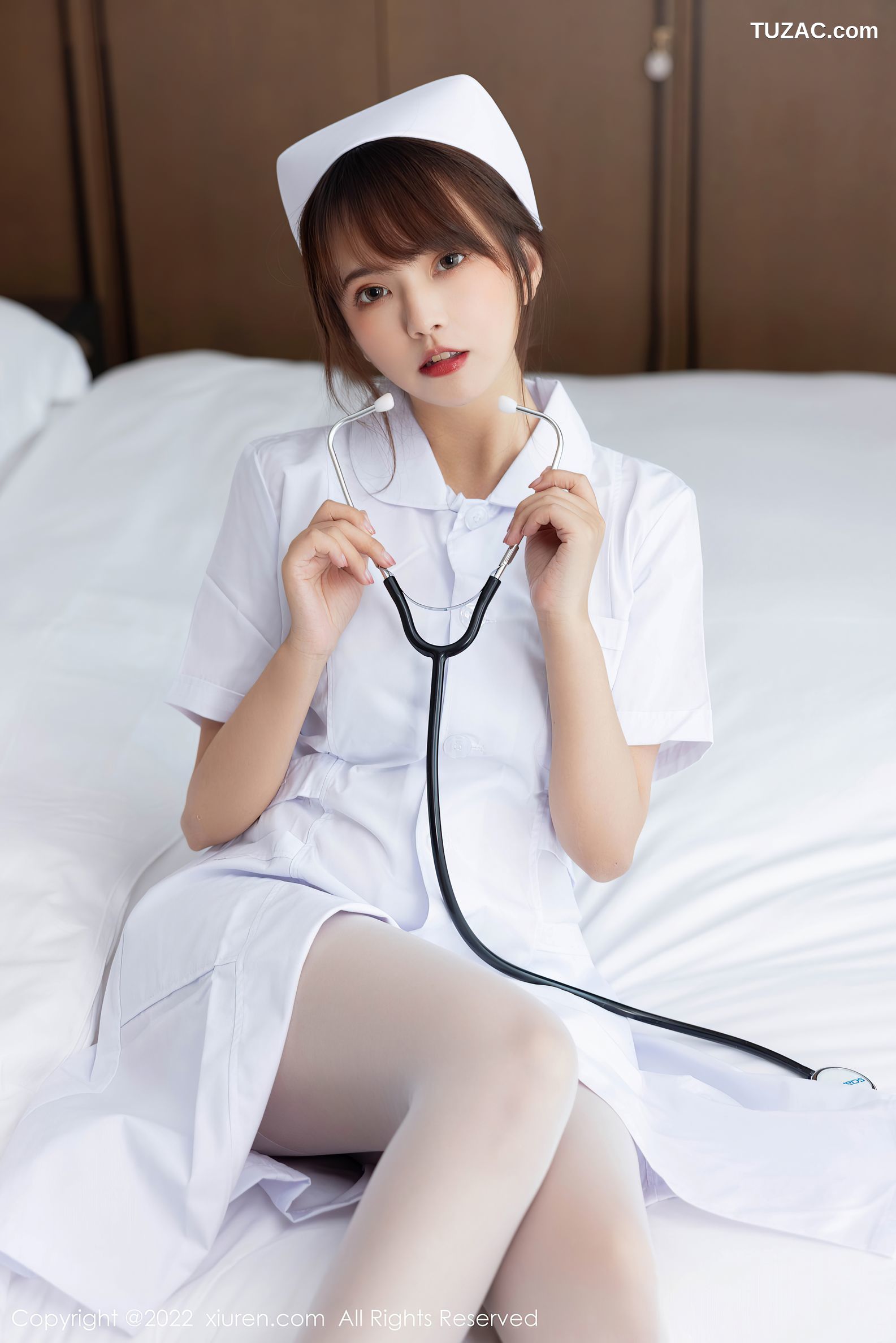 XiuRen-No.5353-张思允-白护士服白色蕾丝内衣