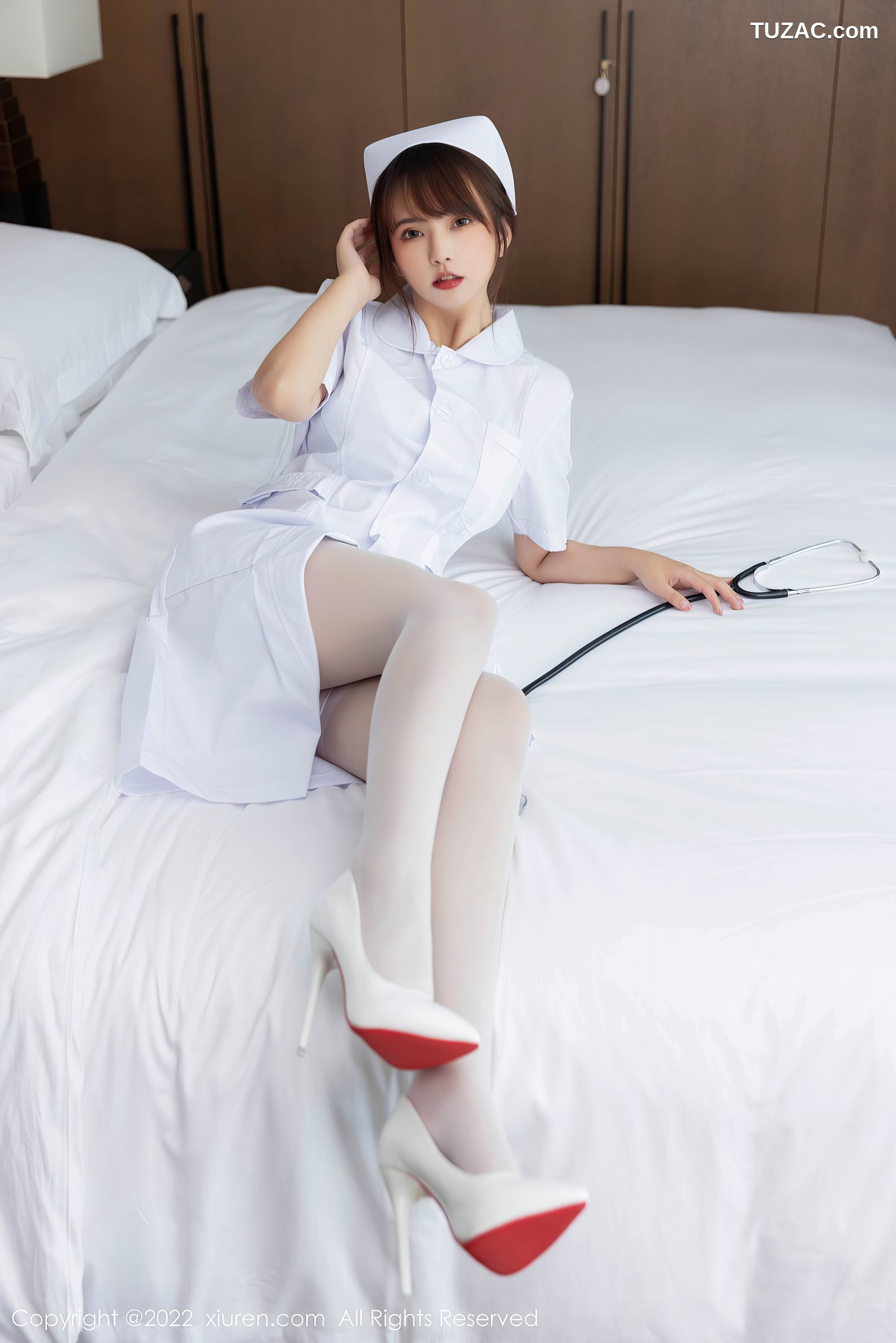 XiuRen-No.5353-张思允-白护士服白色蕾丝内衣