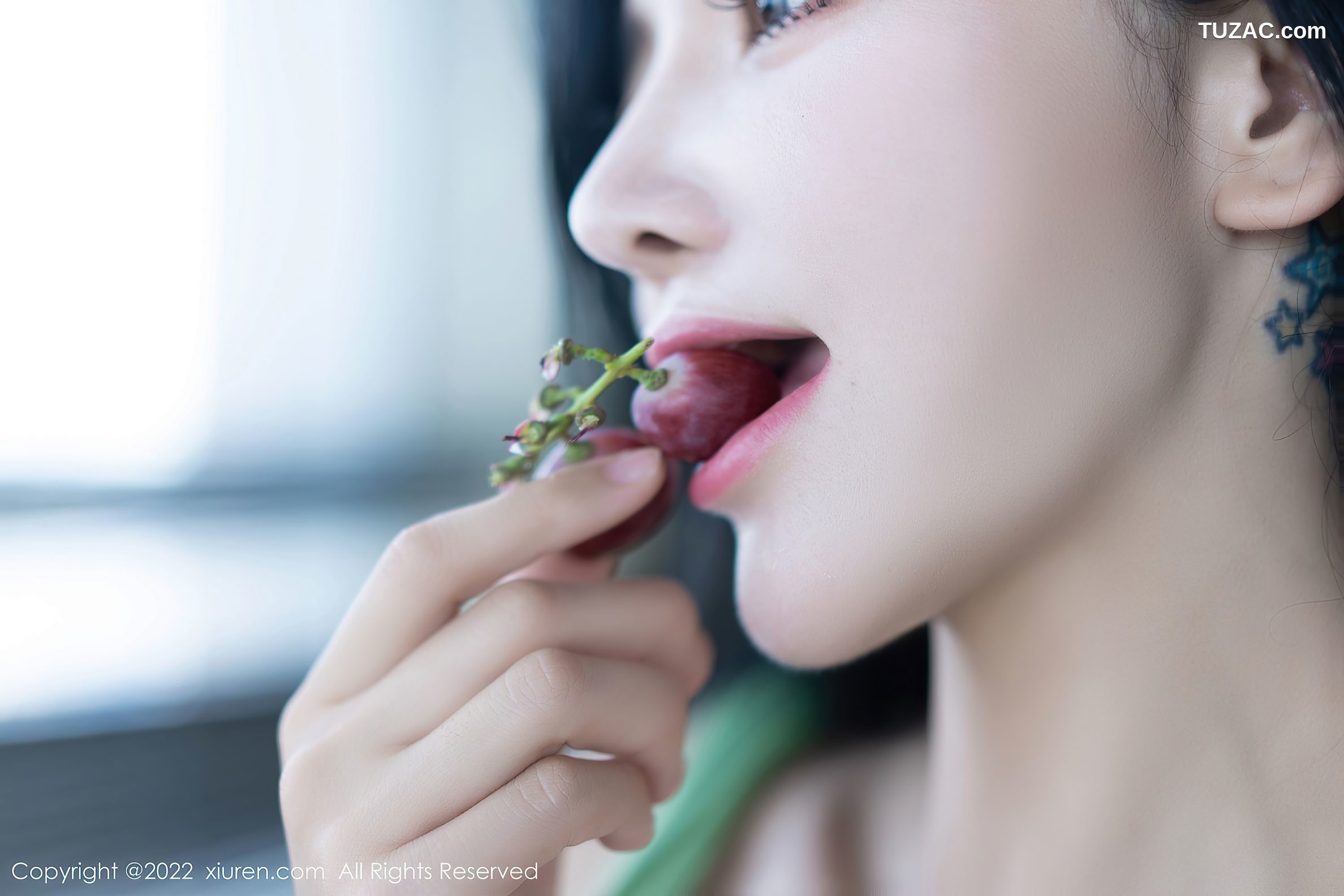 XiuRen-No.5357-刘钰儿-绿连衣裙超薄无内肉丝