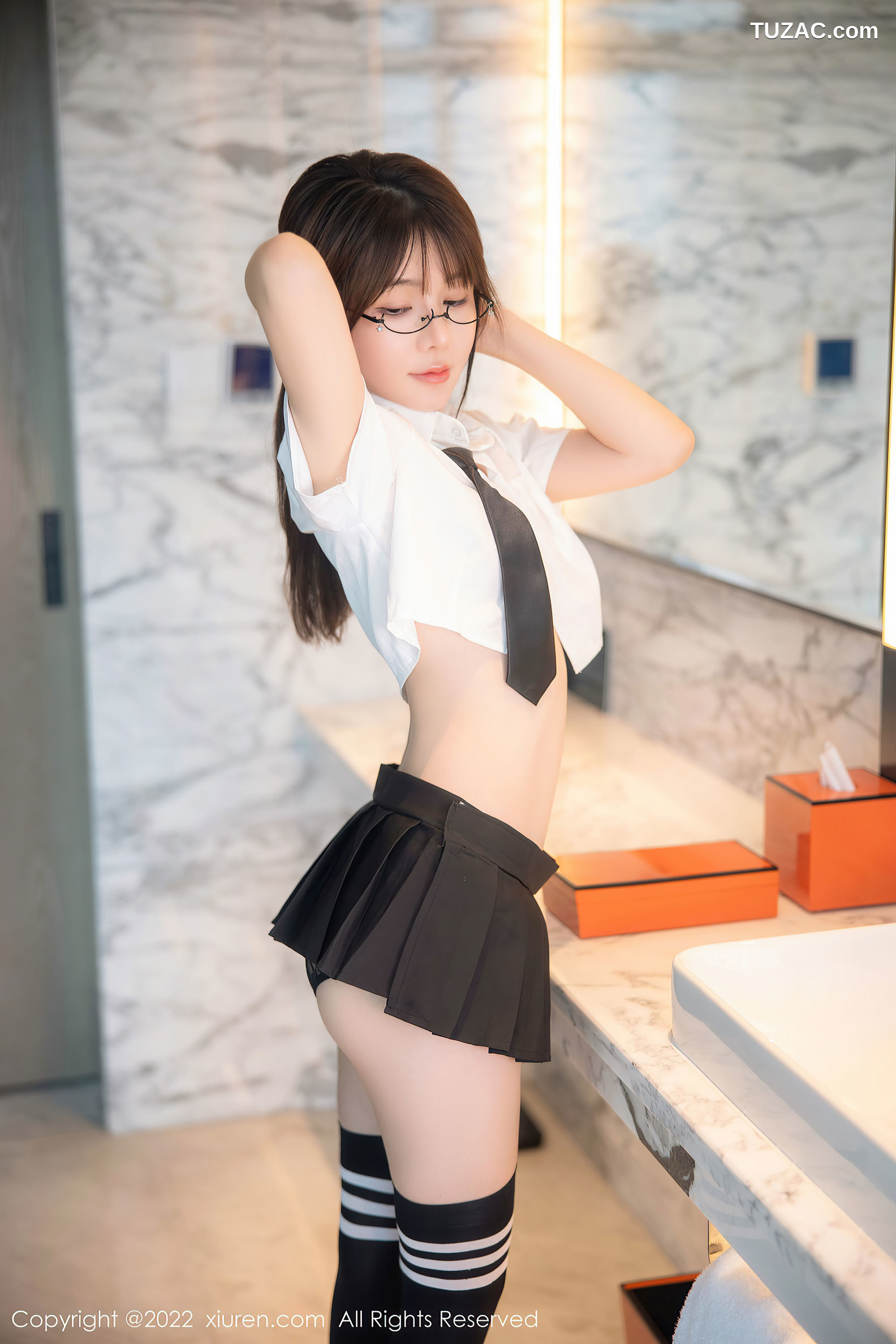 XiuRen-No.5365-婠婠么-学生白衫黑短裙黑丝袜