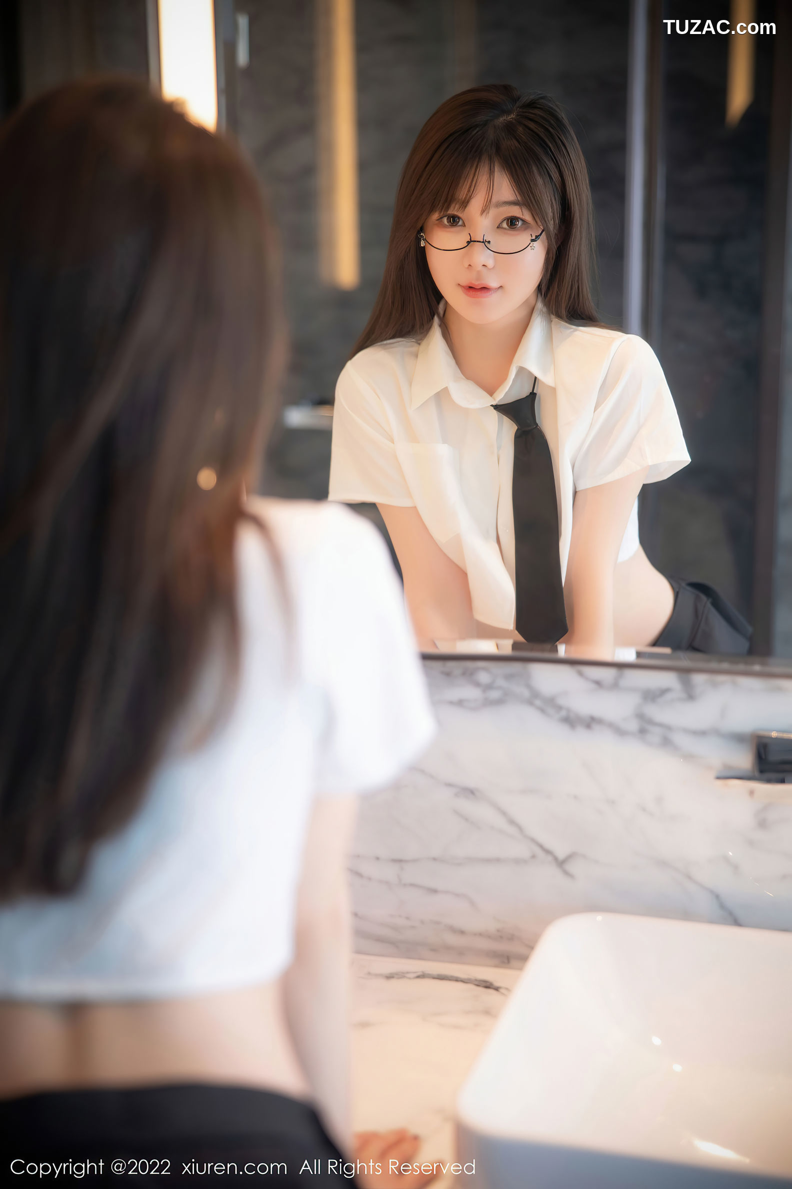 XiuRen-No.5365-婠婠么-学生白衫黑短裙黑丝袜