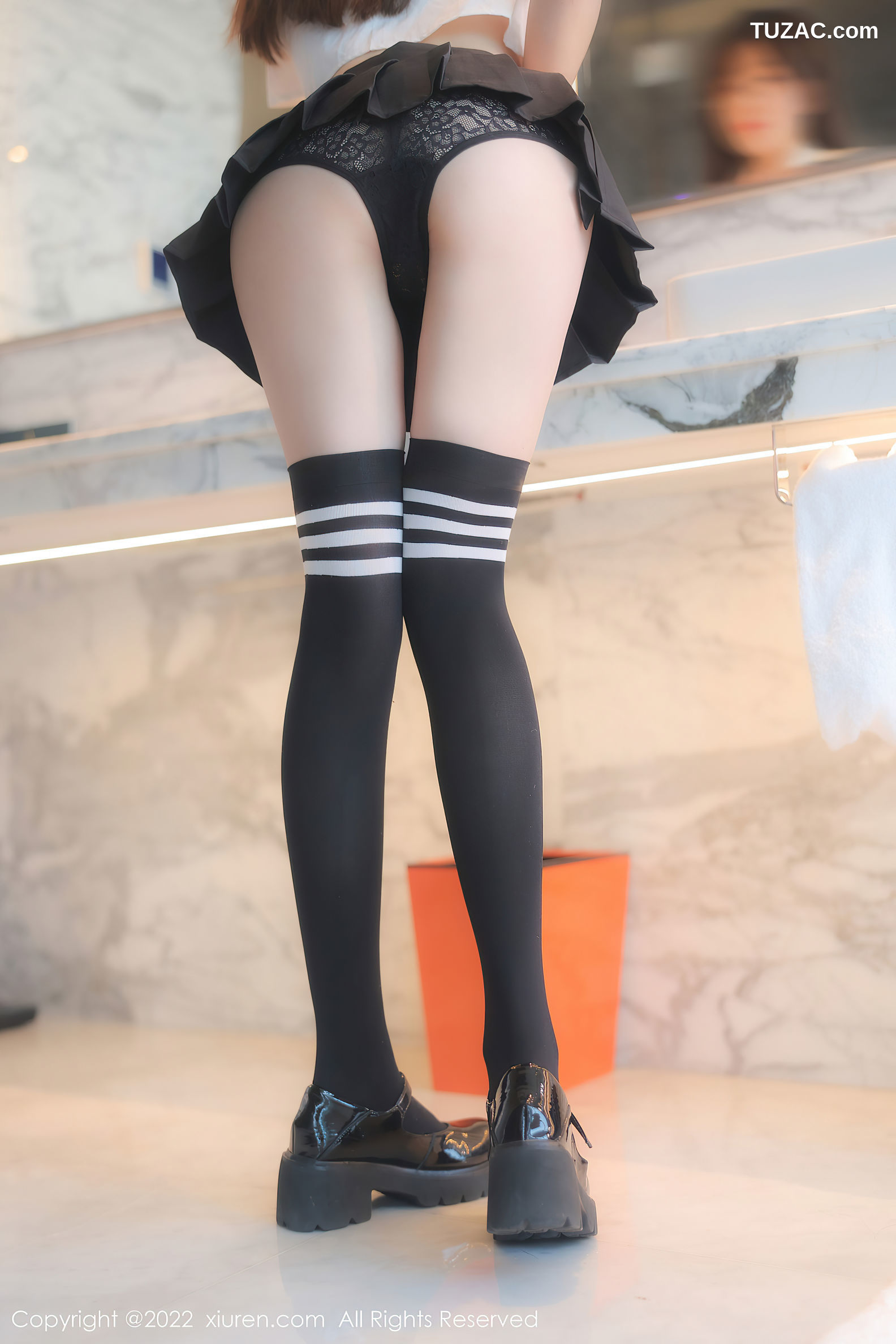 XiuRen-No.5365-婠婠么-学生白衫黑短裙黑丝袜