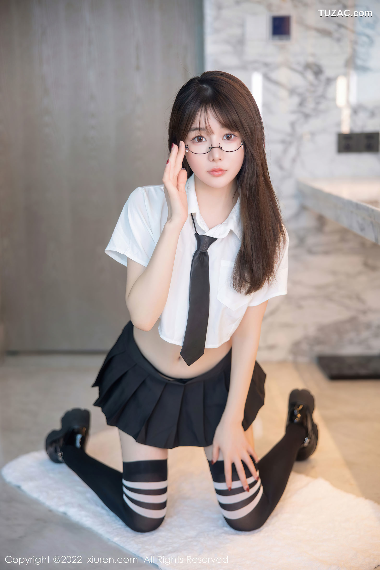 XiuRen-No.5365-婠婠么-学生白衫黑短裙黑丝袜