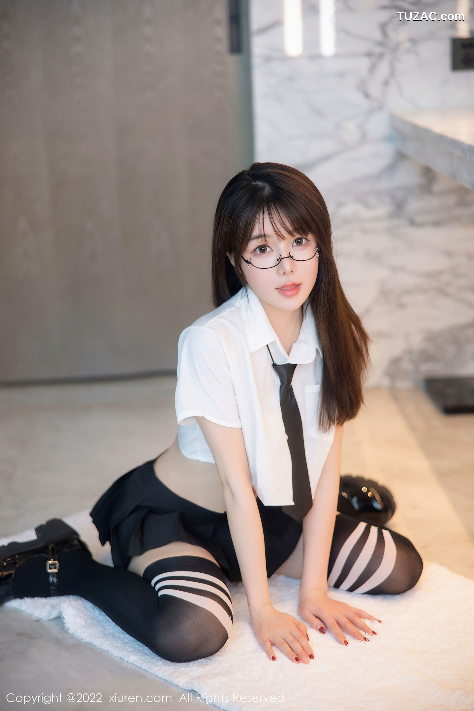 XiuRen-No.5365-婠婠么-学生白衫黑短裙黑丝袜