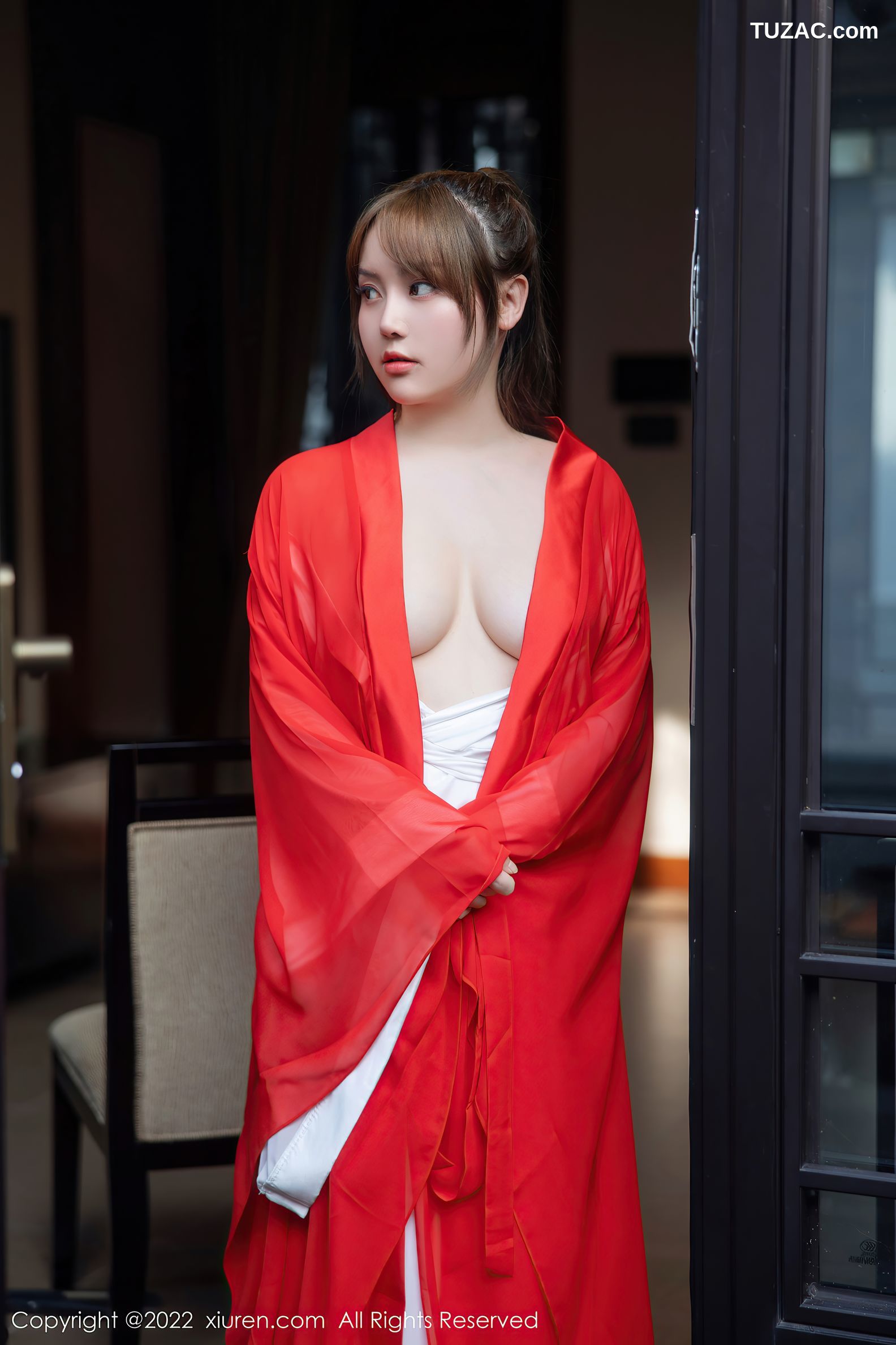 XiuRen-No.5414-豆瓣酱-红色汉服白长衣