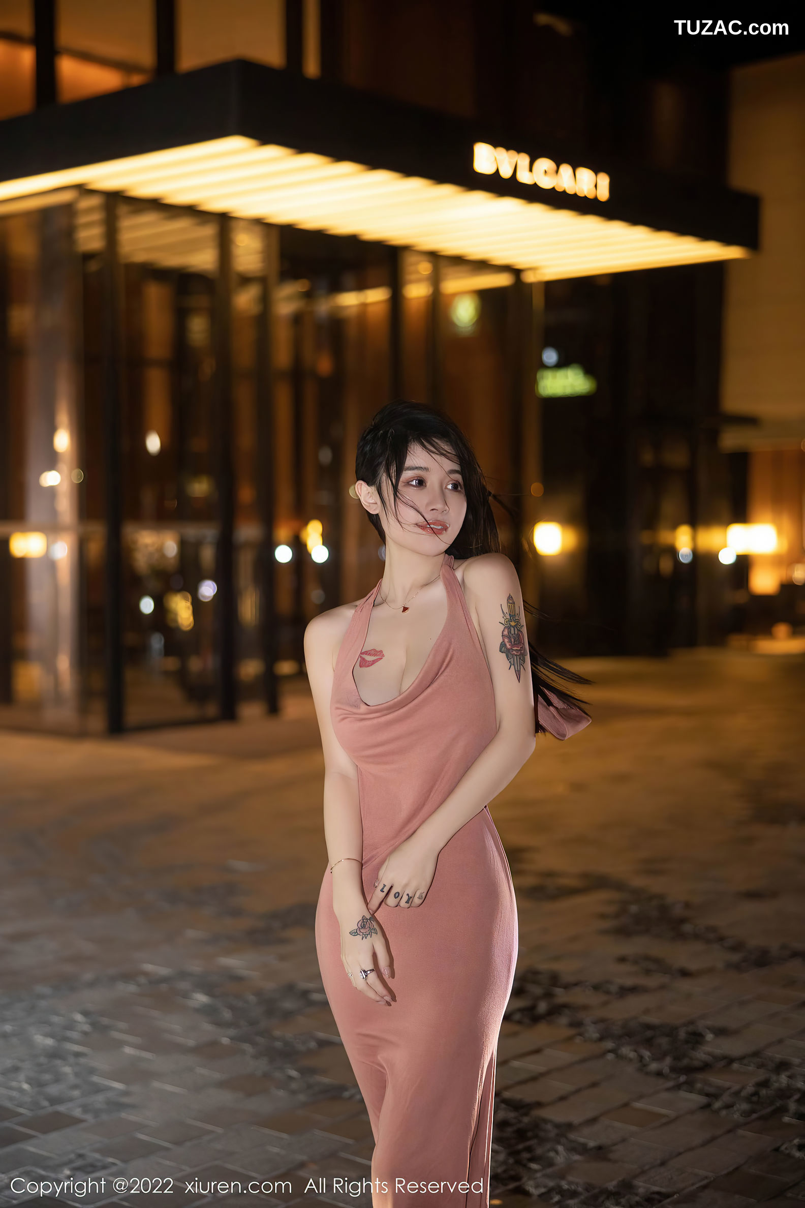 XiuRen-No.5426-美七-粉红低胸长裙黑丝