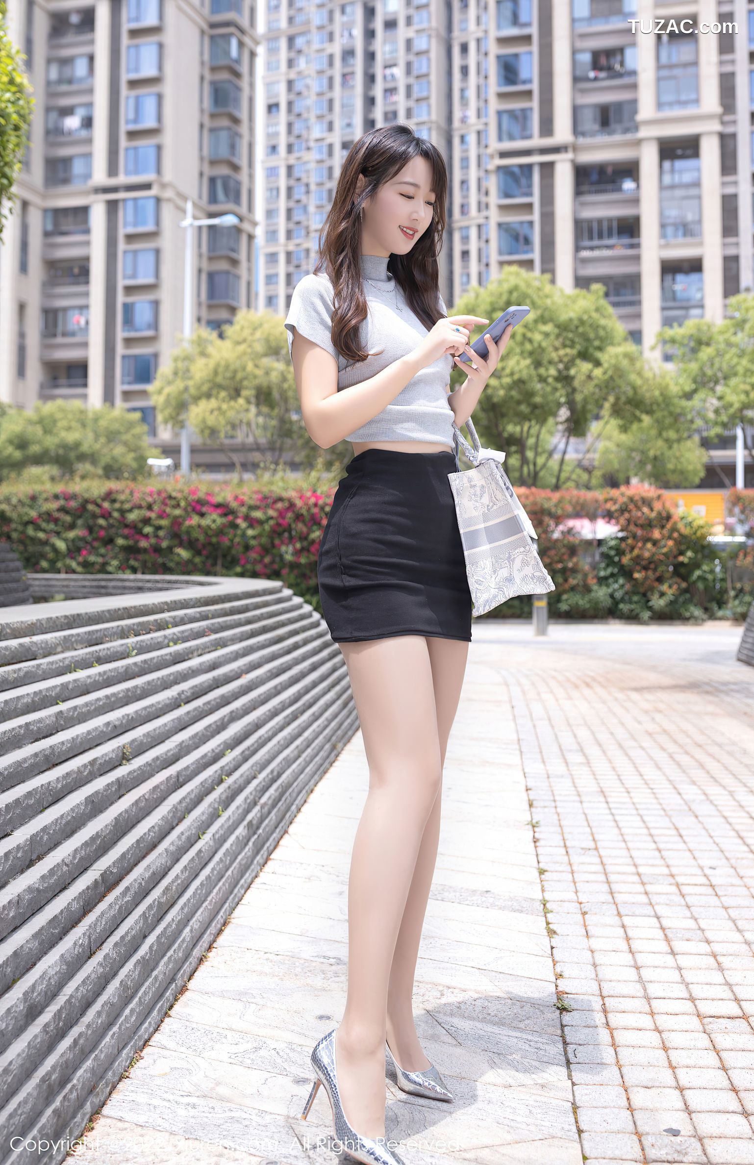 XiuRen-No.5439-唐安琪-灰T黑短裙职业装肉丝