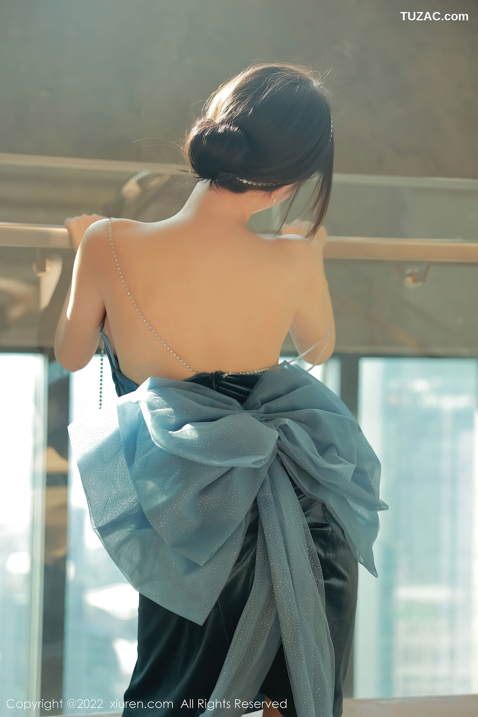 XiuRen-No.5493-玥儿玥-蓝绿吊带礼服长裙