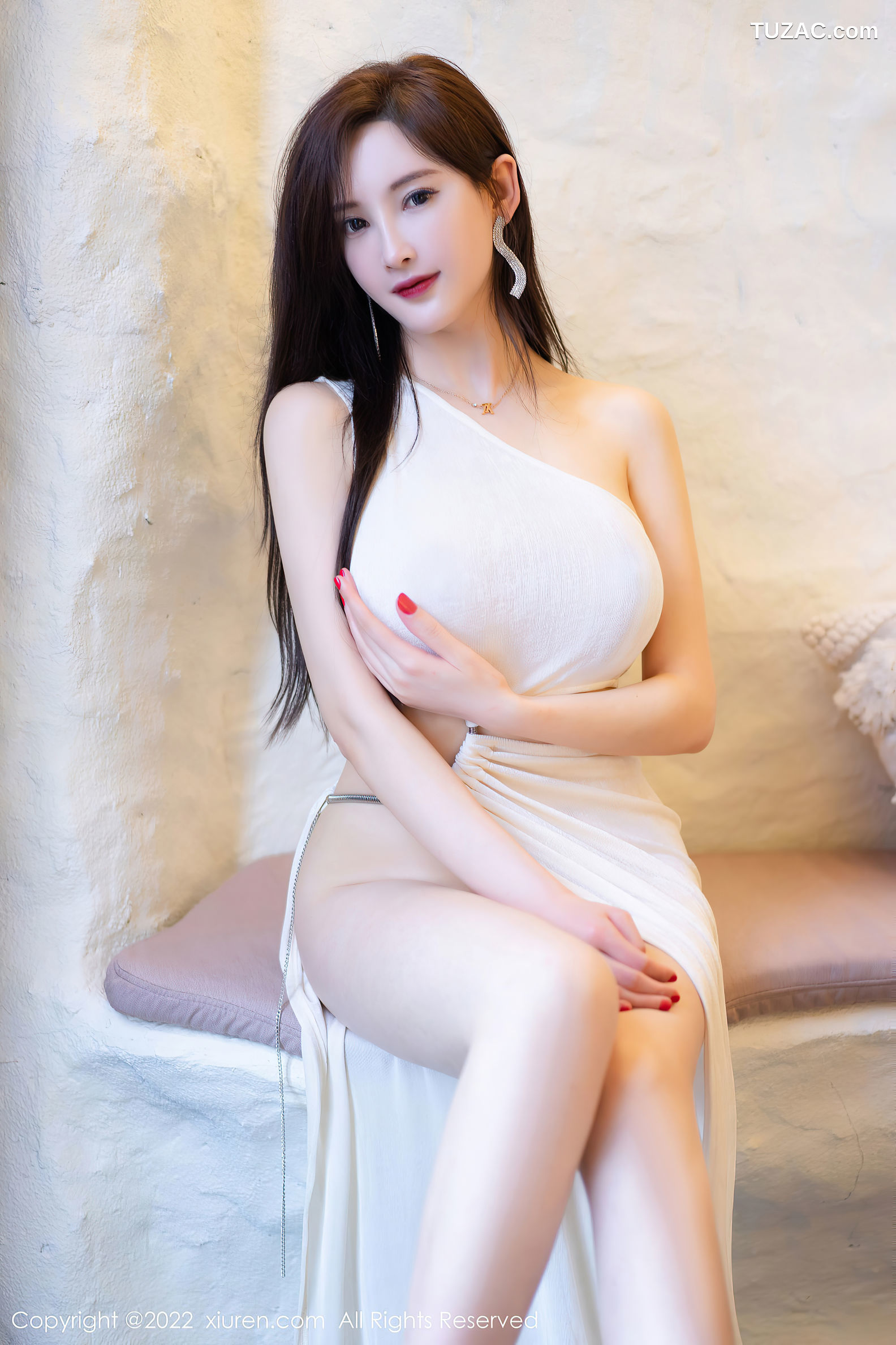 XiuRen-No.5502-奶瓶土肥圆-性感白纱礼服裙真空