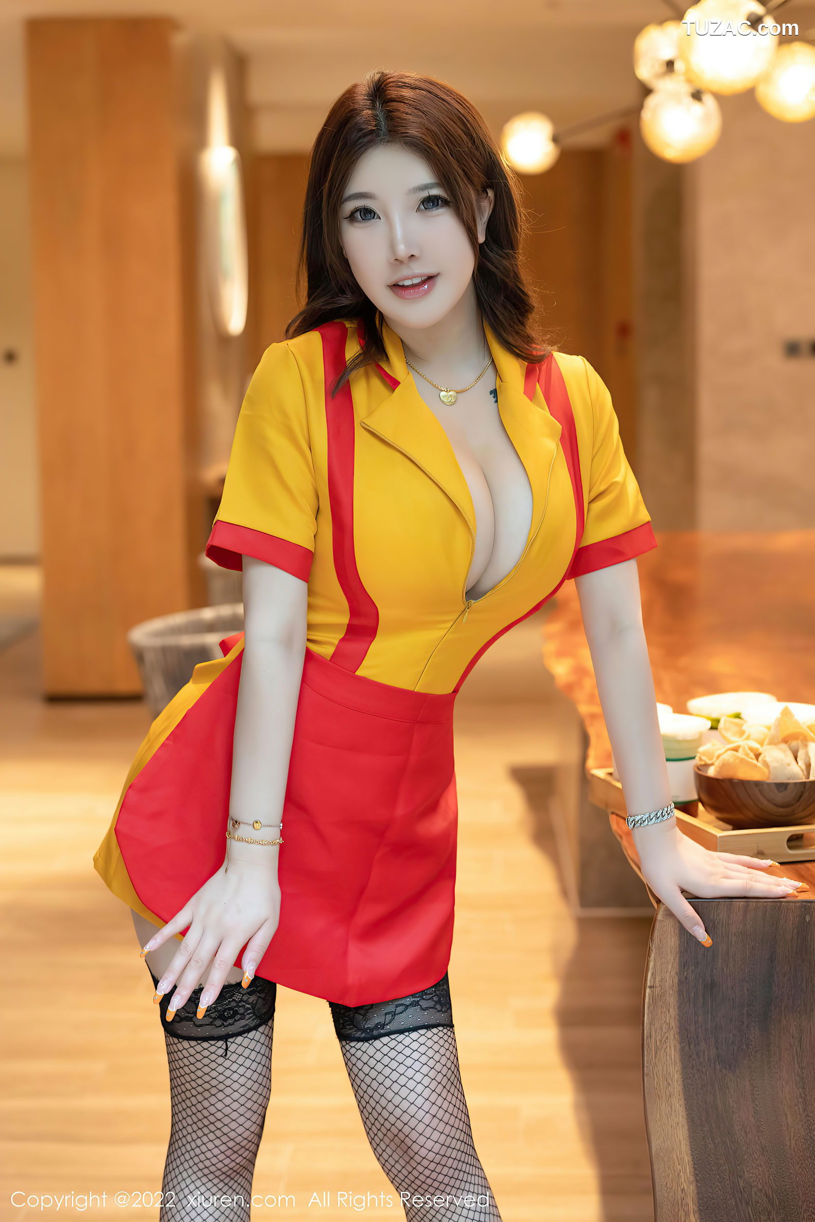 XiuRen-No.5509-小海臀-黄衣红围裙外卖美女黑丝