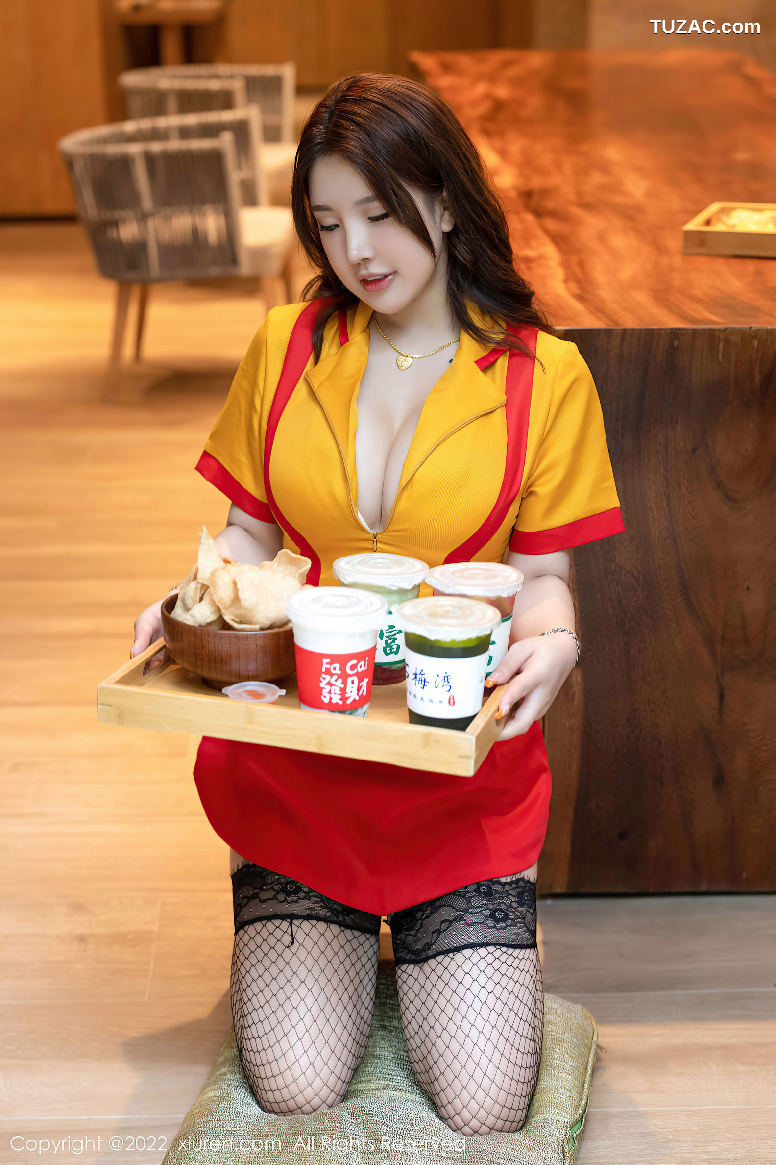 XiuRen-No.5509-小海臀-黄衣红围裙外卖美女黑丝
