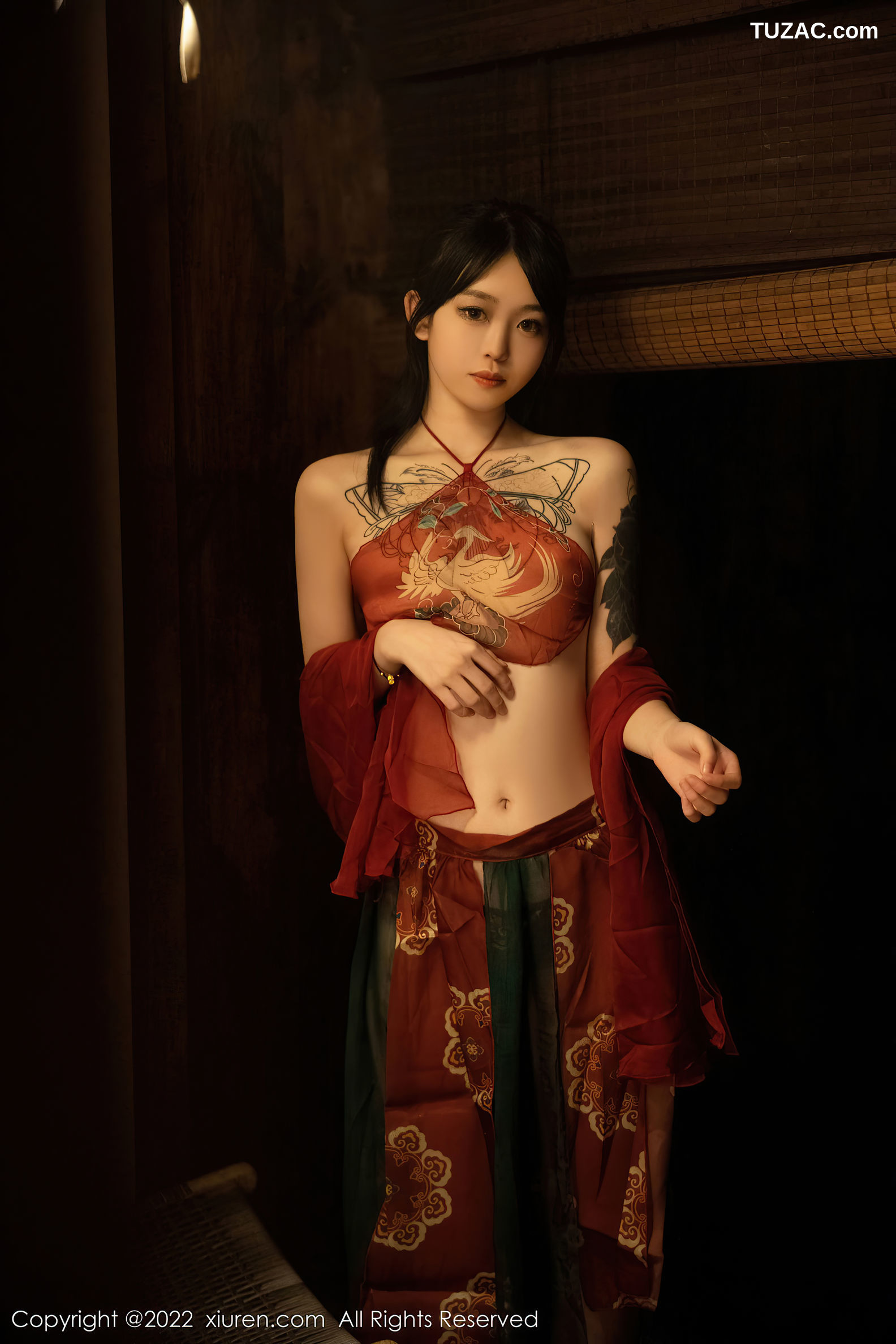 XiuRen-No.5527-奶瓶-红纱古装小红肚兜