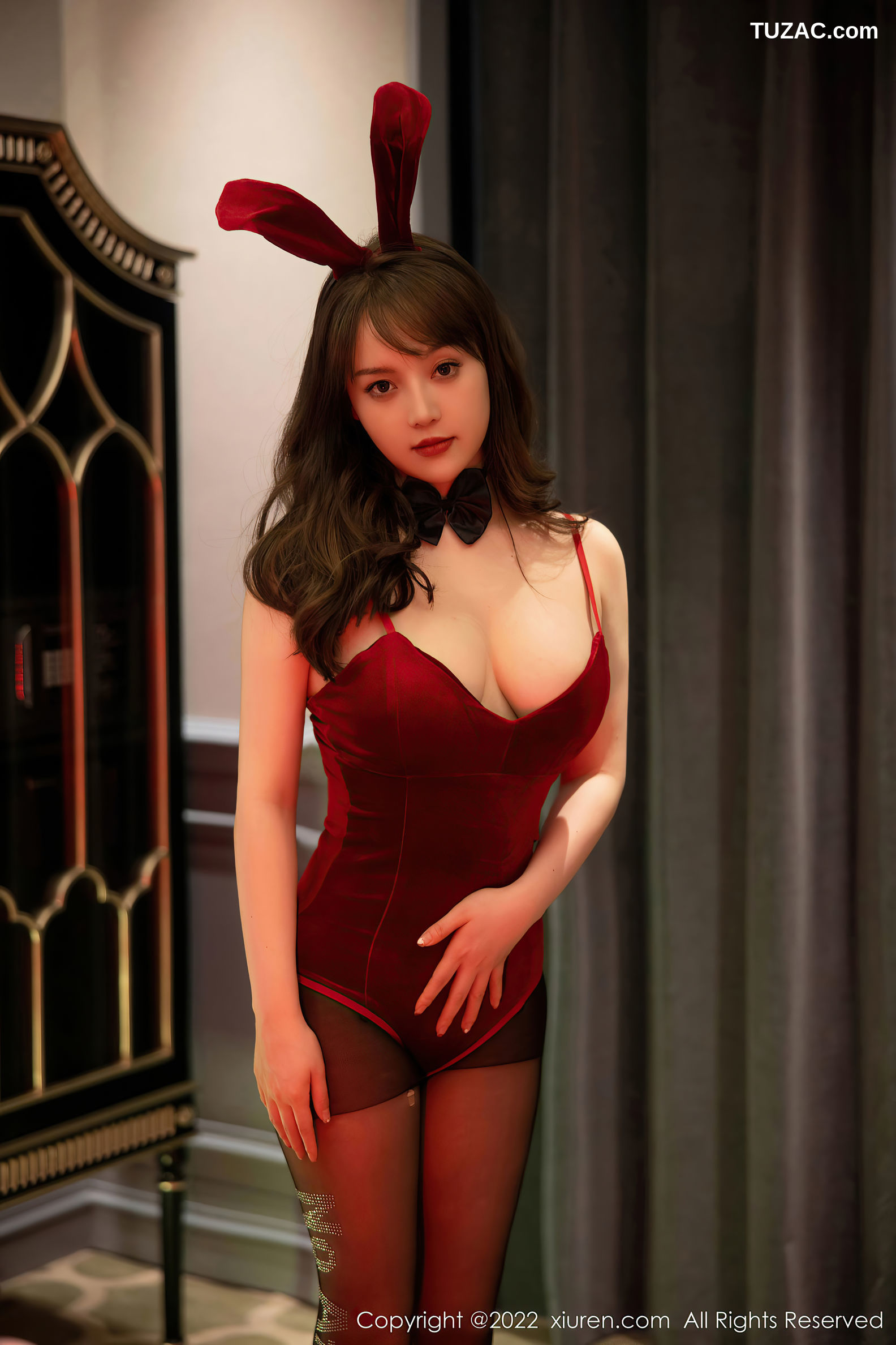 XiuRen-No.5533-豆瓣酱-红色兔女郎装黑丝